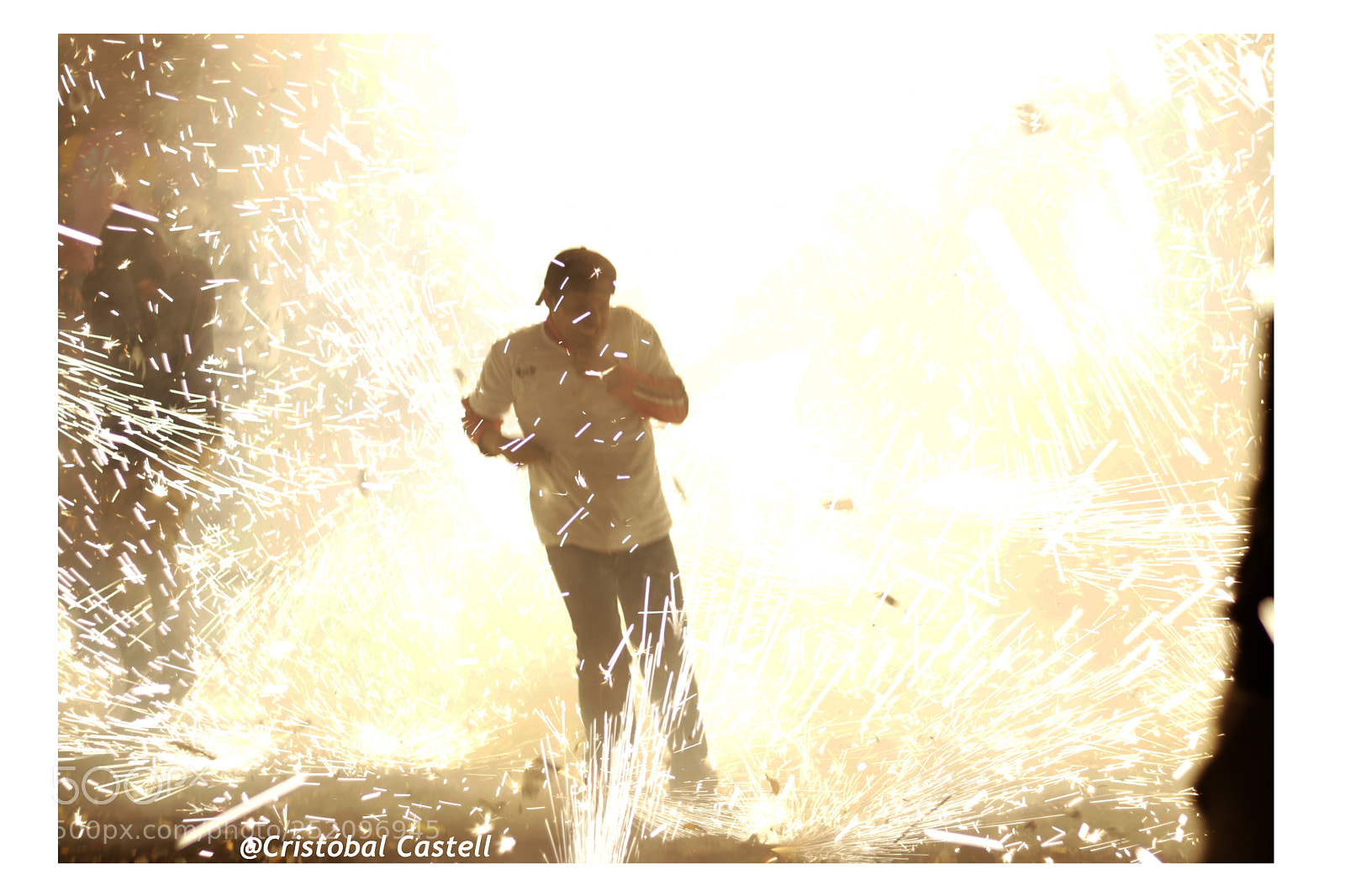 Canon EOS 80D sample photo. Danzando entre el fuego photography