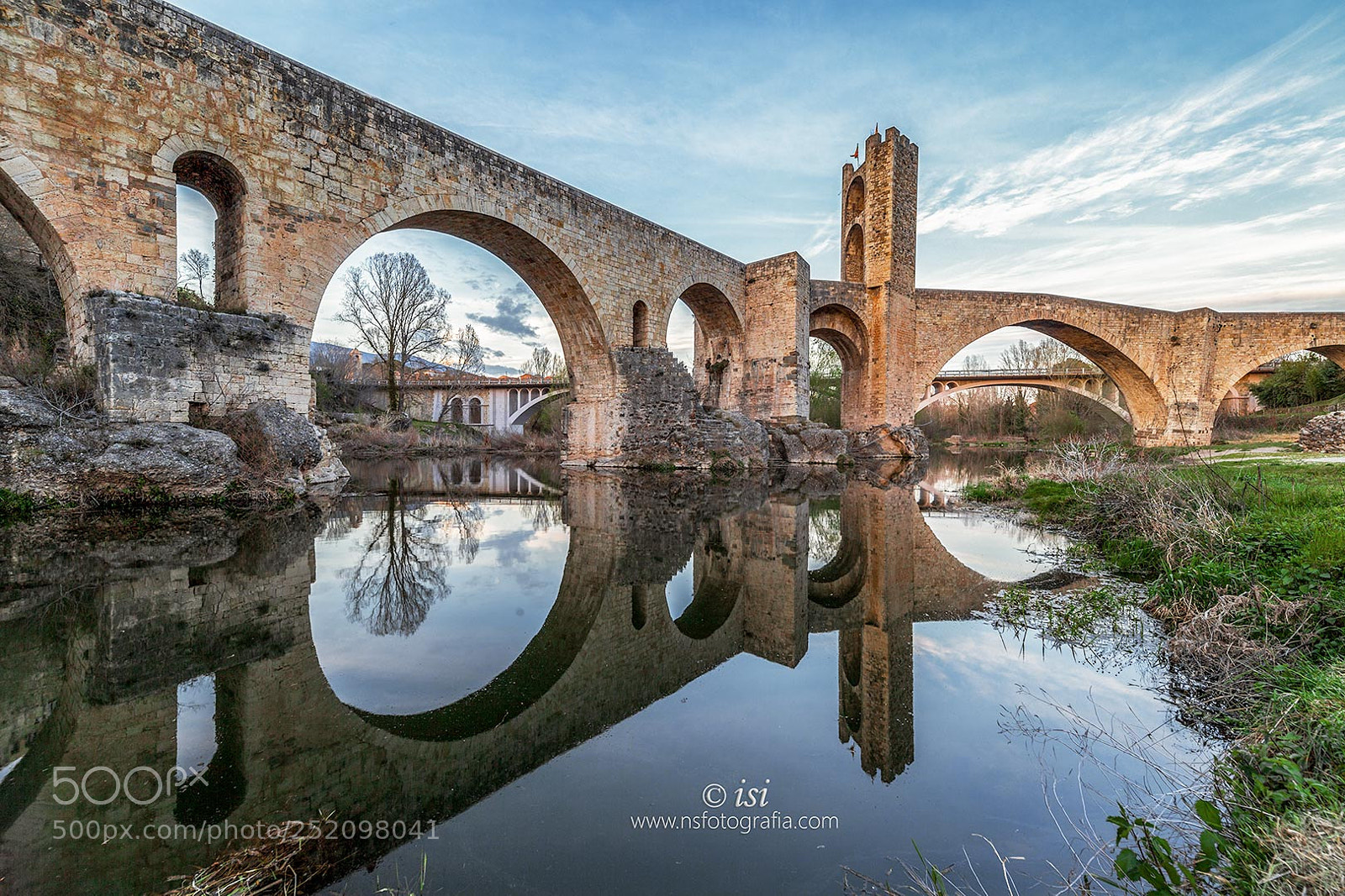 Canon EOS 5D Mark II sample photo. Puente medieval de besalu photography