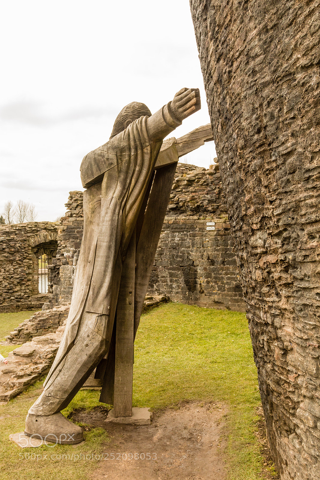 Canon EOS 70D sample photo. Holding up the tower photography