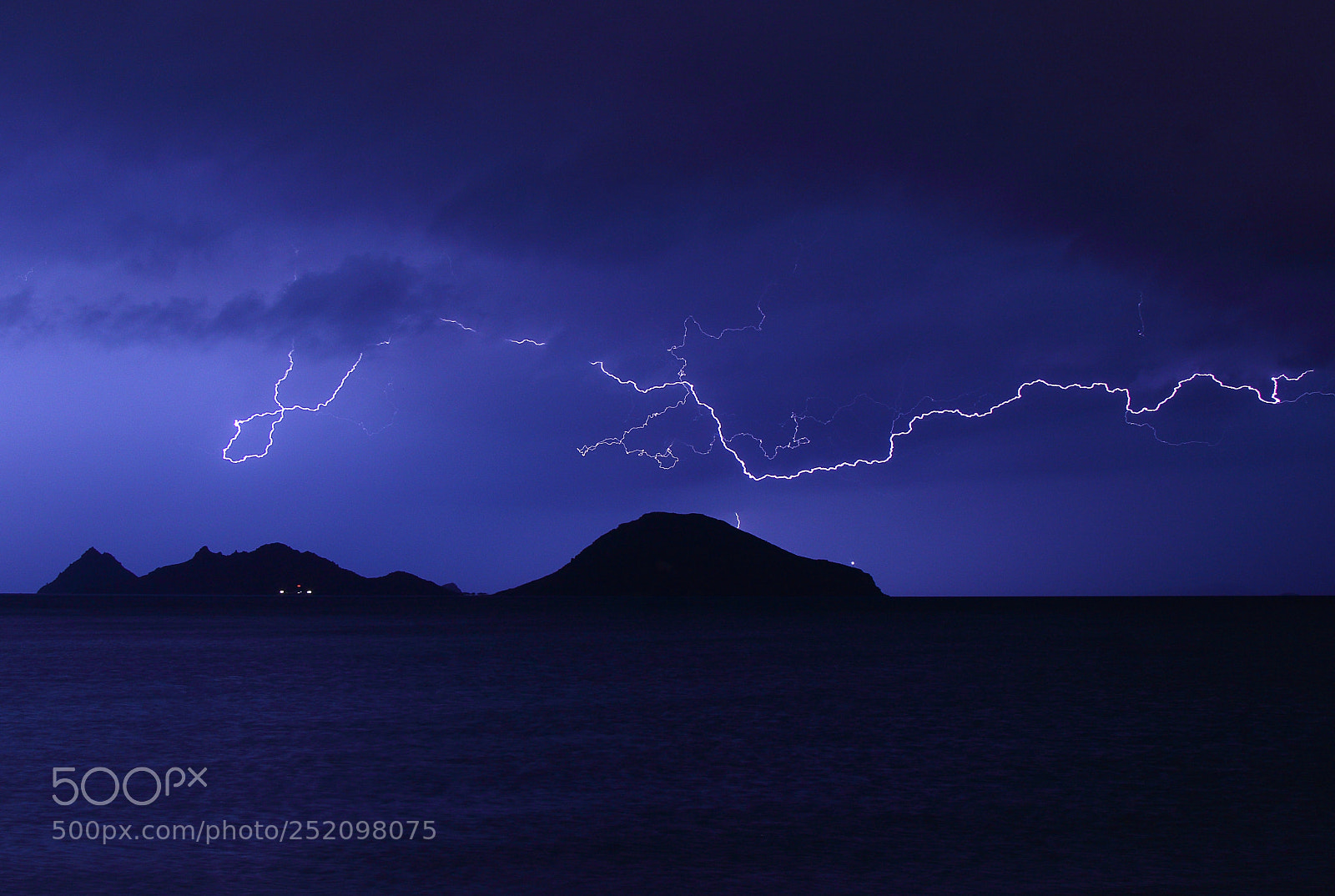 Canon EOS 500D (EOS Rebel T1i / EOS Kiss X3) sample photo. Turgutreis stormy night photography