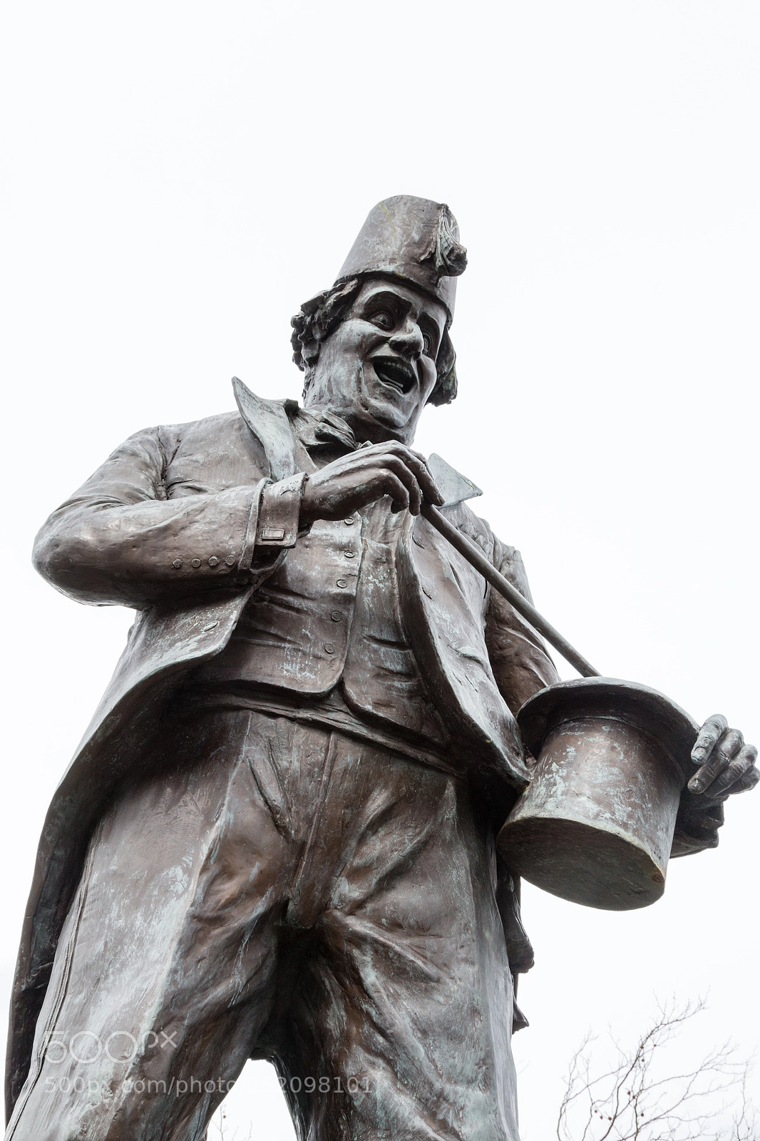 Canon EOS 70D sample photo. Tommy cooper statue photography