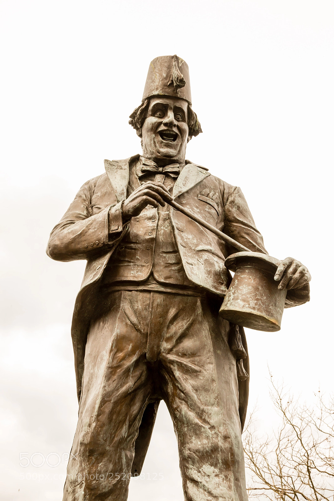 Canon EOS 70D sample photo. Tommy cooper statue photography