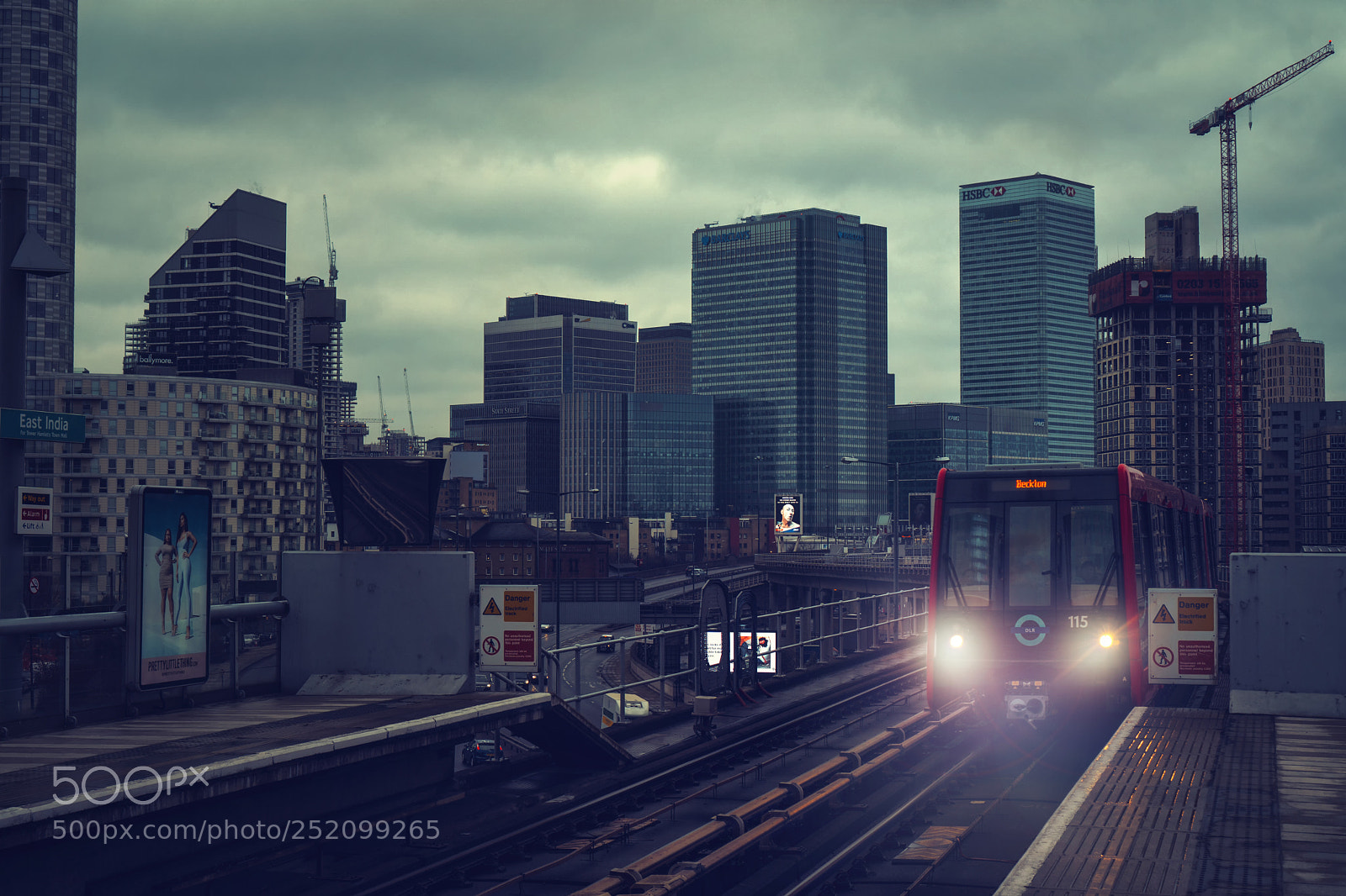 Sony a6000 sample photo. Canary wharf london photography