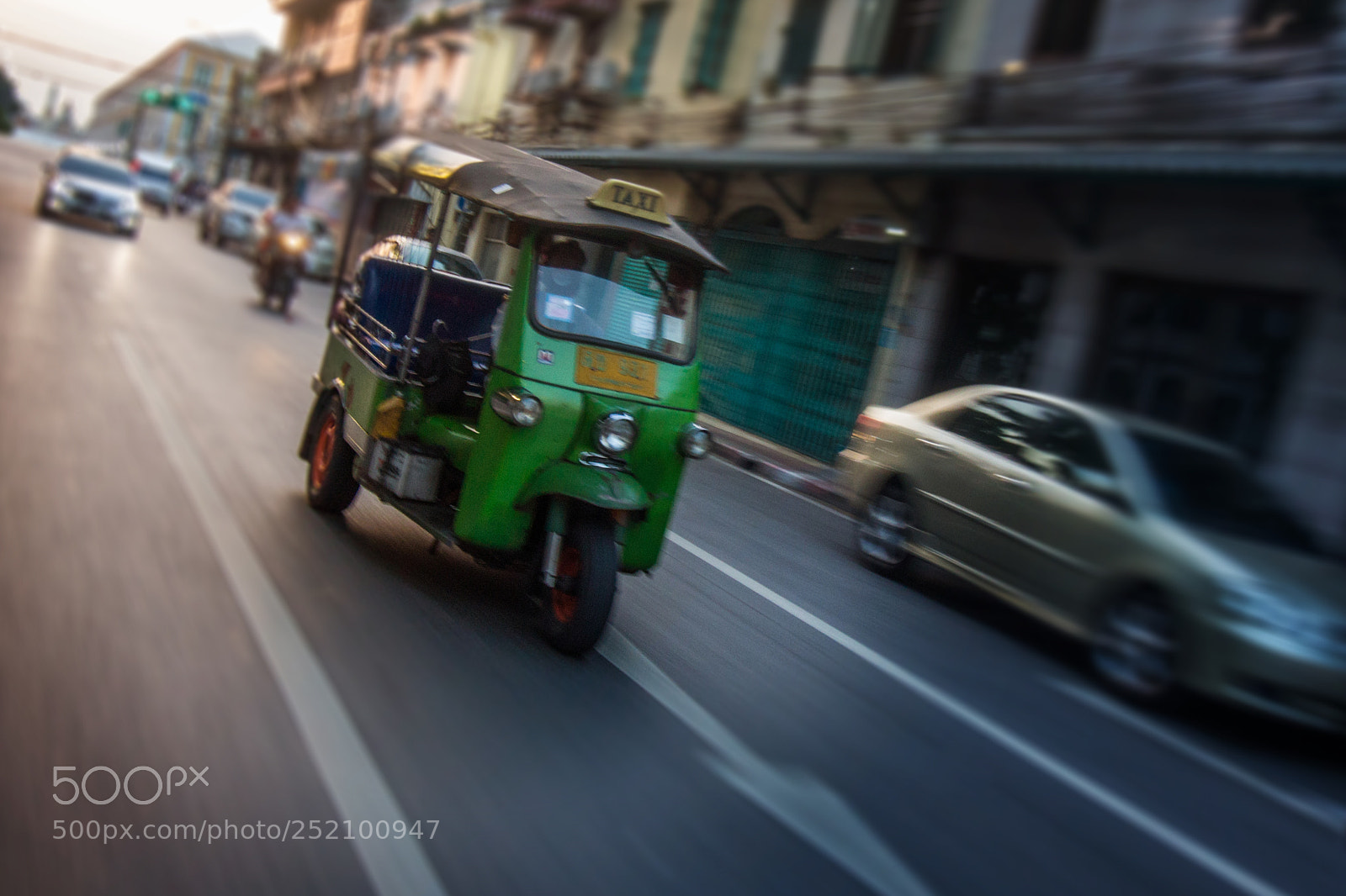 Canon EOS 700D (EOS Rebel T5i / EOS Kiss X7i) sample photo. Tuktuk photography