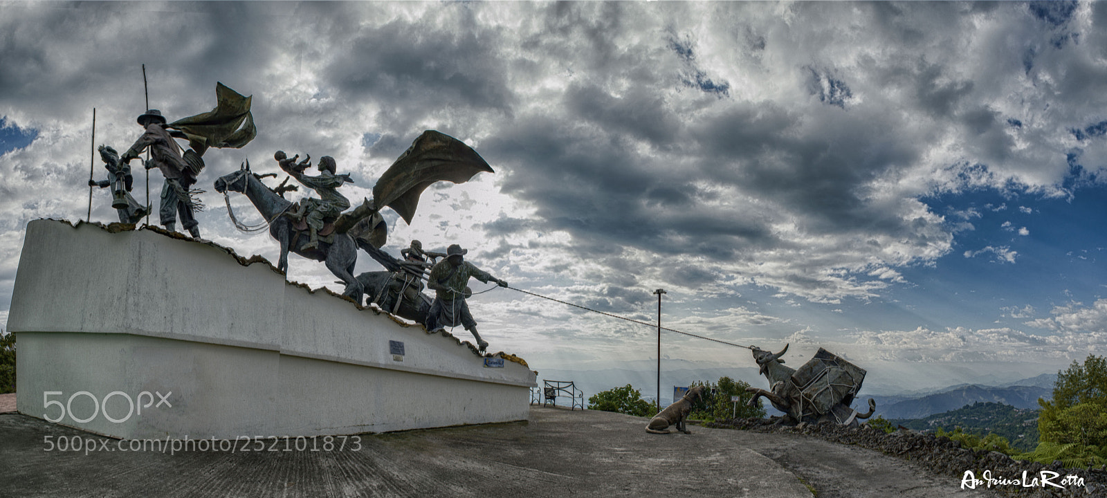 Nikon D3200 sample photo. Monumento a los colonizadores photography