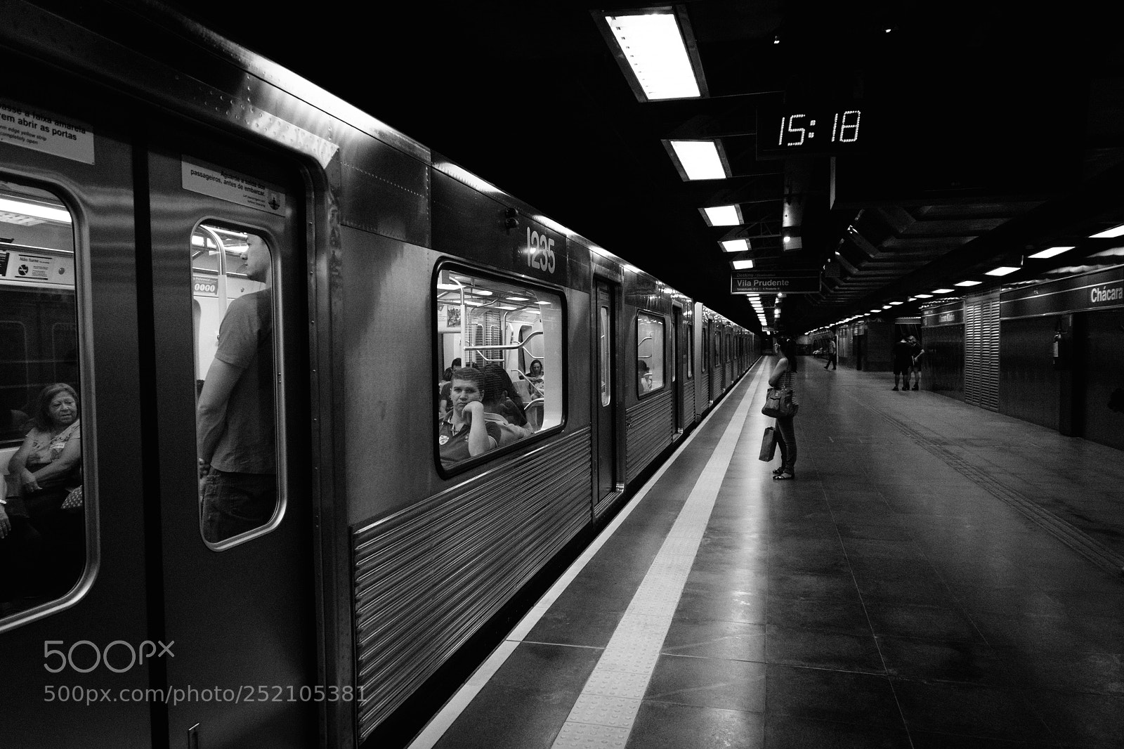 Nikon D7200 sample photo. Subway photography