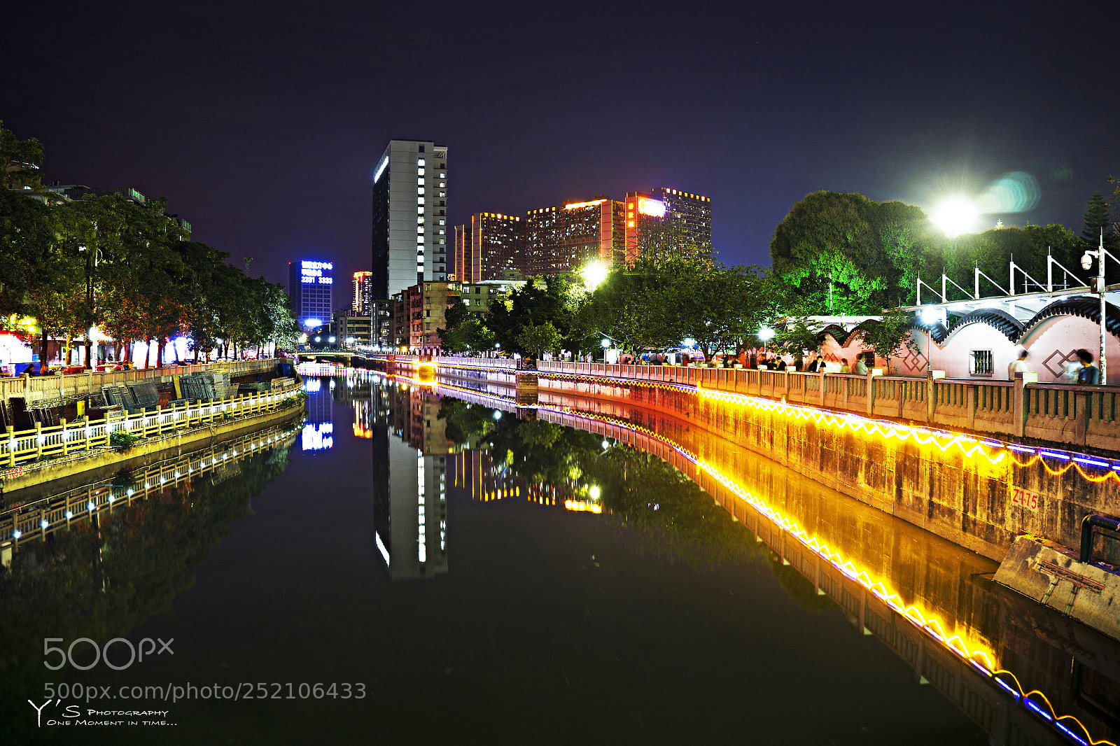 Sony a6000 sample photo. Colourful night. 彩色夜晚。 photography