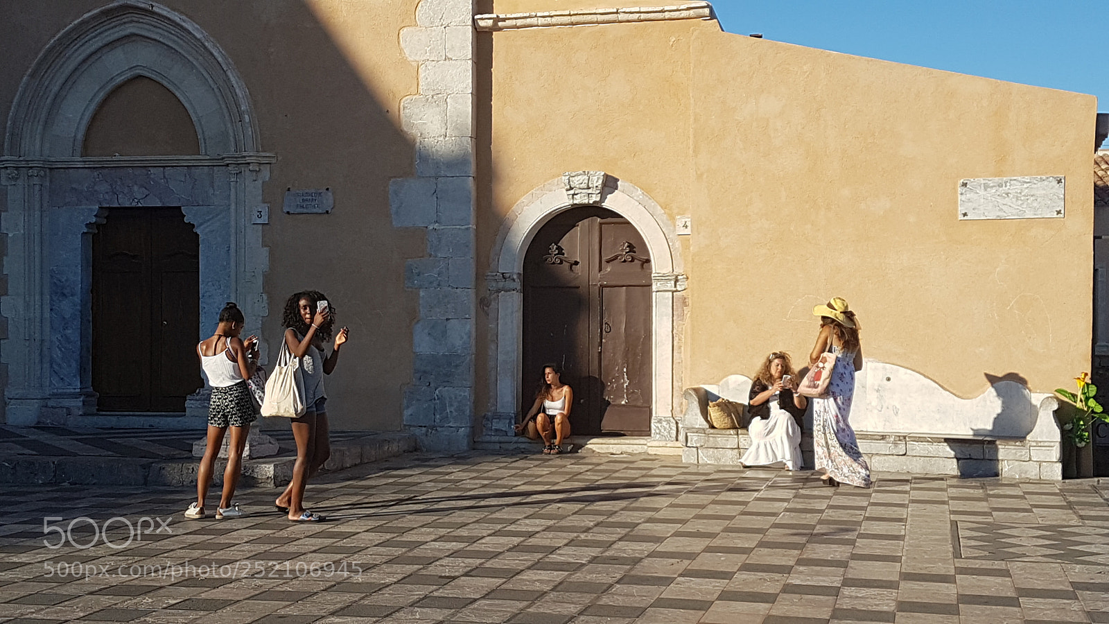 Samsung Galaxy S7 Edge sample photo. Women on place photography