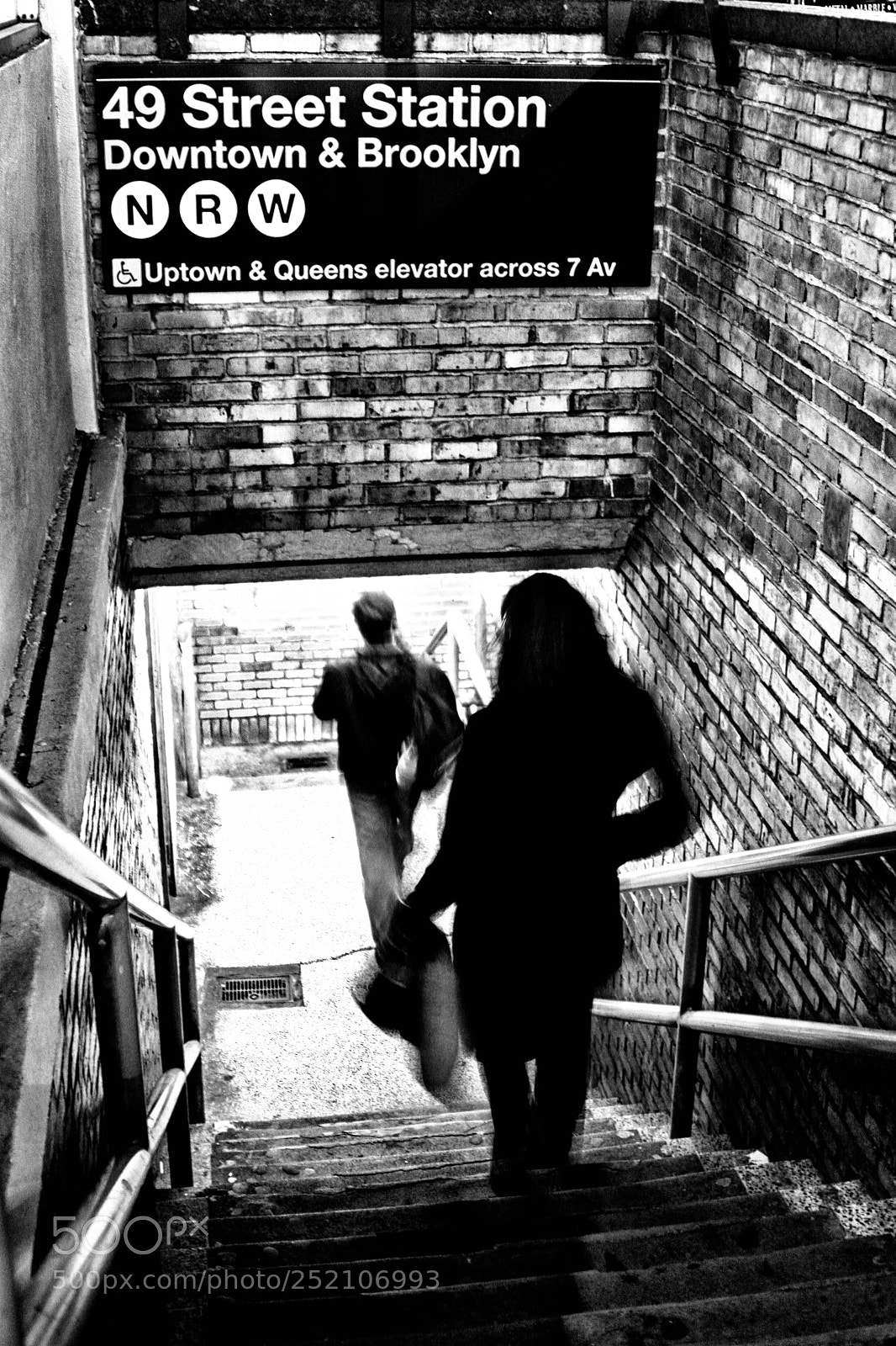Canon EOS 400D (EOS Digital Rebel XTi / EOS Kiss Digital X) sample photo. Subway shadows photography
