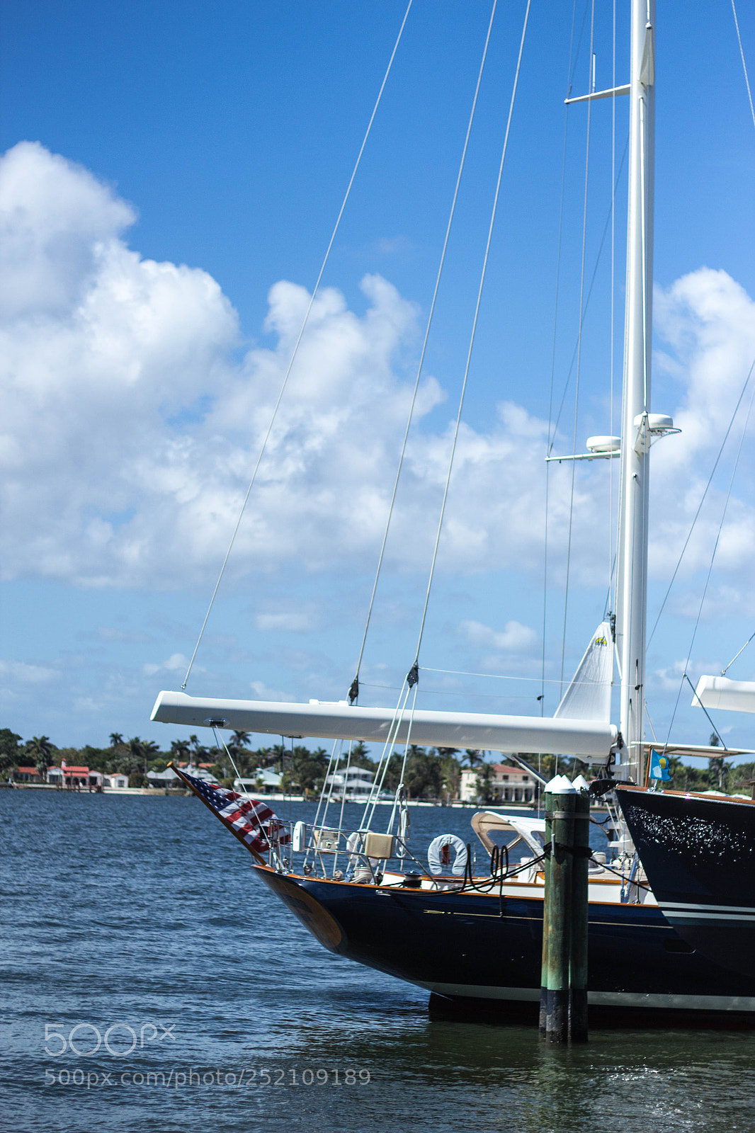 Canon EOS 600D (Rebel EOS T3i / EOS Kiss X5) sample photo. Boat at dock photography