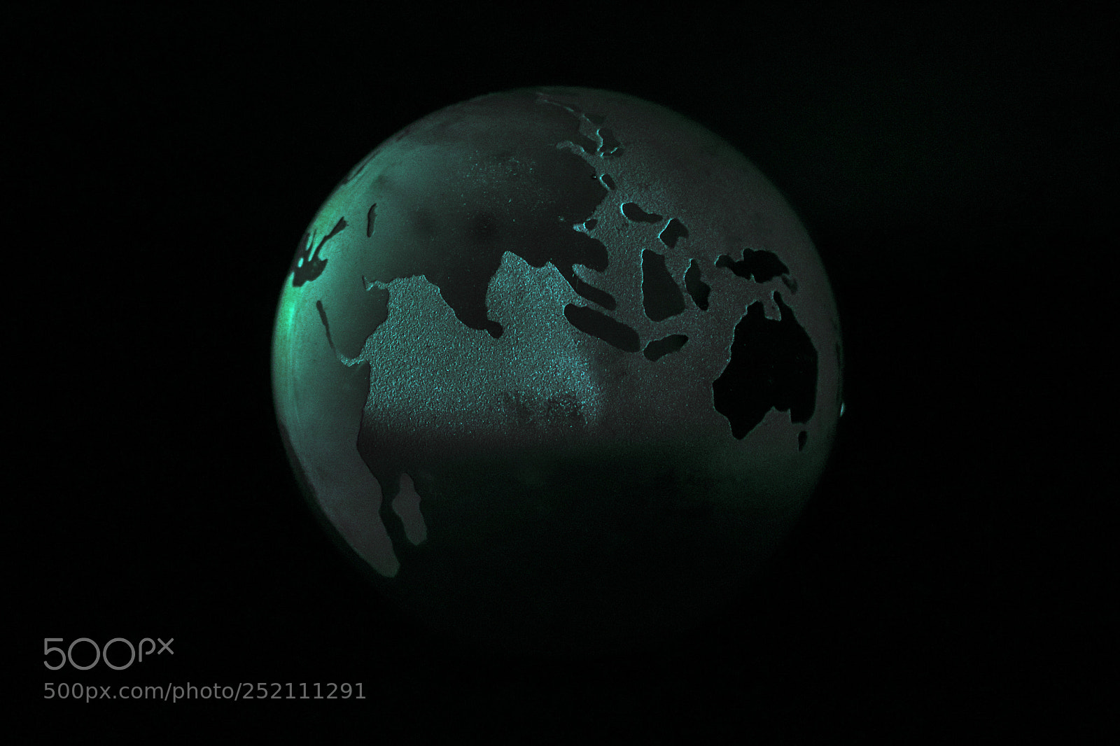 Canon EOS 200D (EOS Rebel SL2 / EOS Kiss X9) sample photo. Crystal globe of earth photography