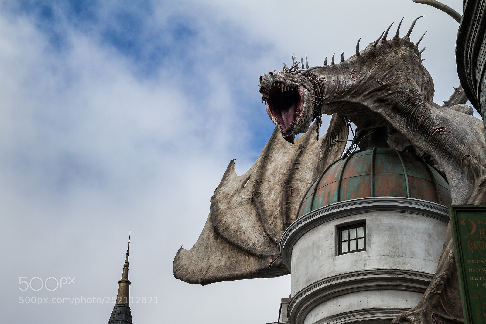 Canon EOS 7D sample photo. Dragon over gringotts photography
