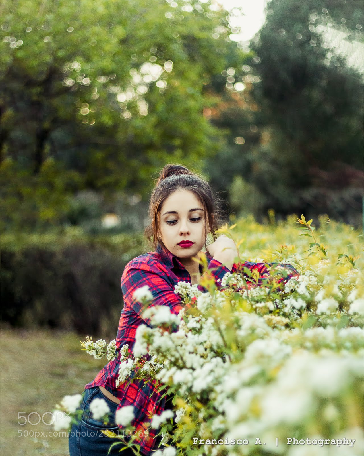 Canon EOS 700D (EOS Rebel T5i / EOS Kiss X7i) sample photo. Girl flowers photography