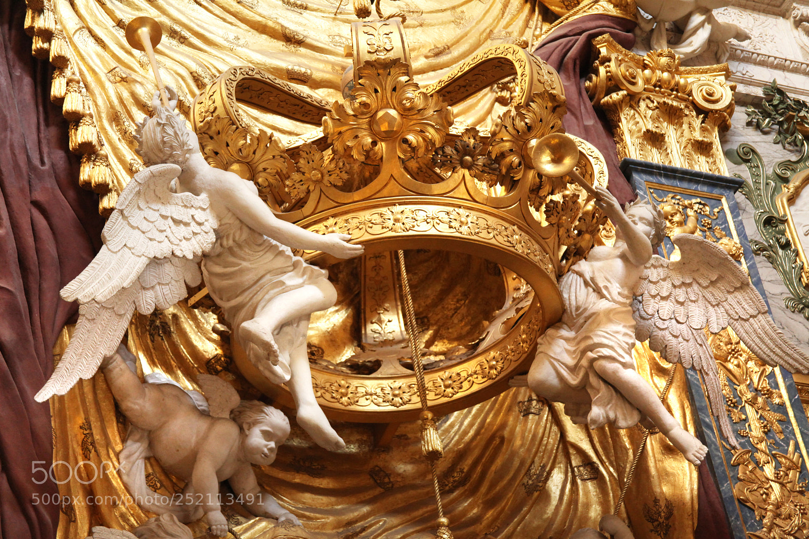 Canon EOS 5D Mark II sample photo. Crown of charlottenburg photography