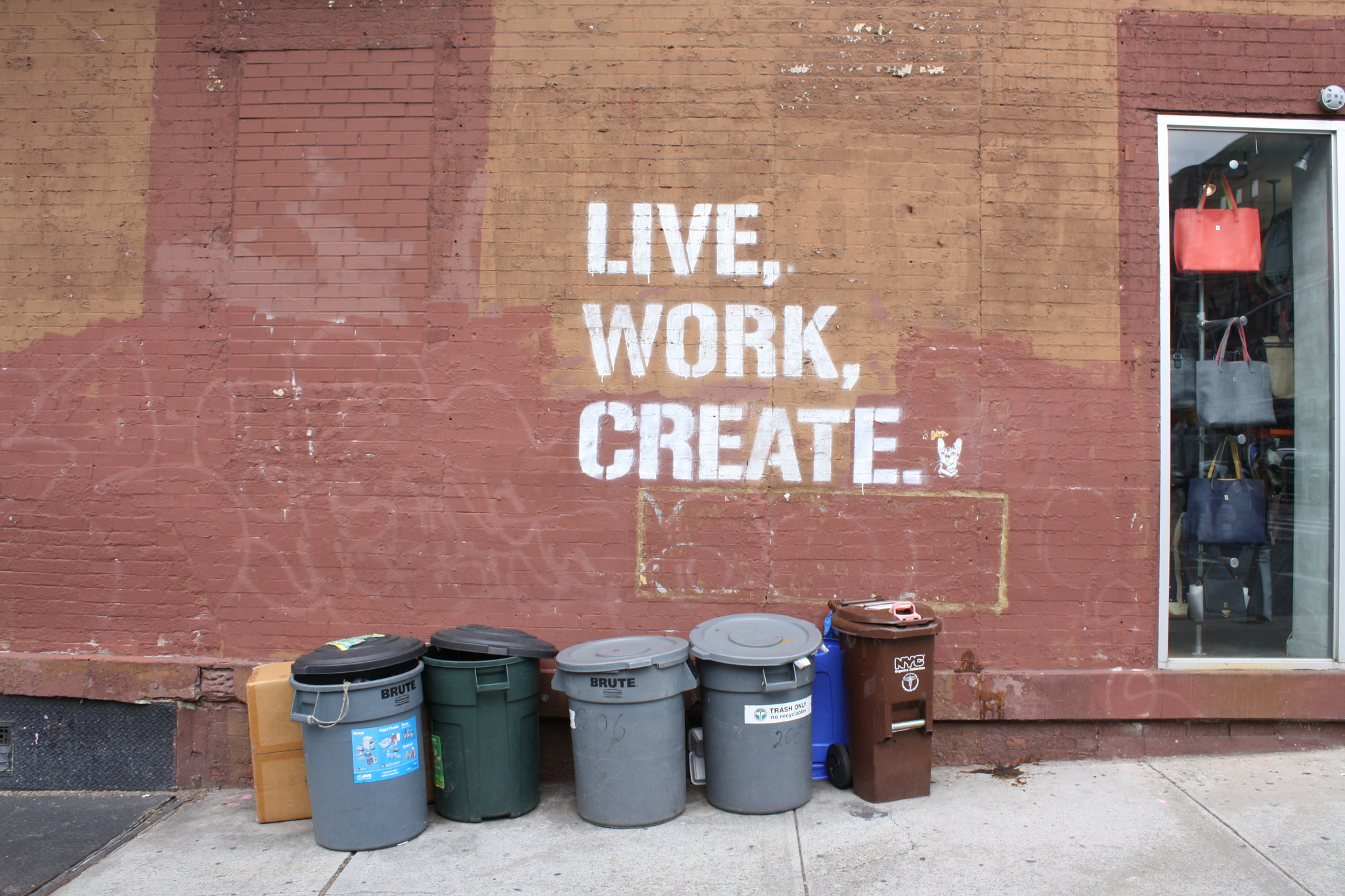 Canon EOS 1000D (EOS Digital Rebel XS / EOS Kiss F) sample photo. Brooklyn, april 2018 photography
