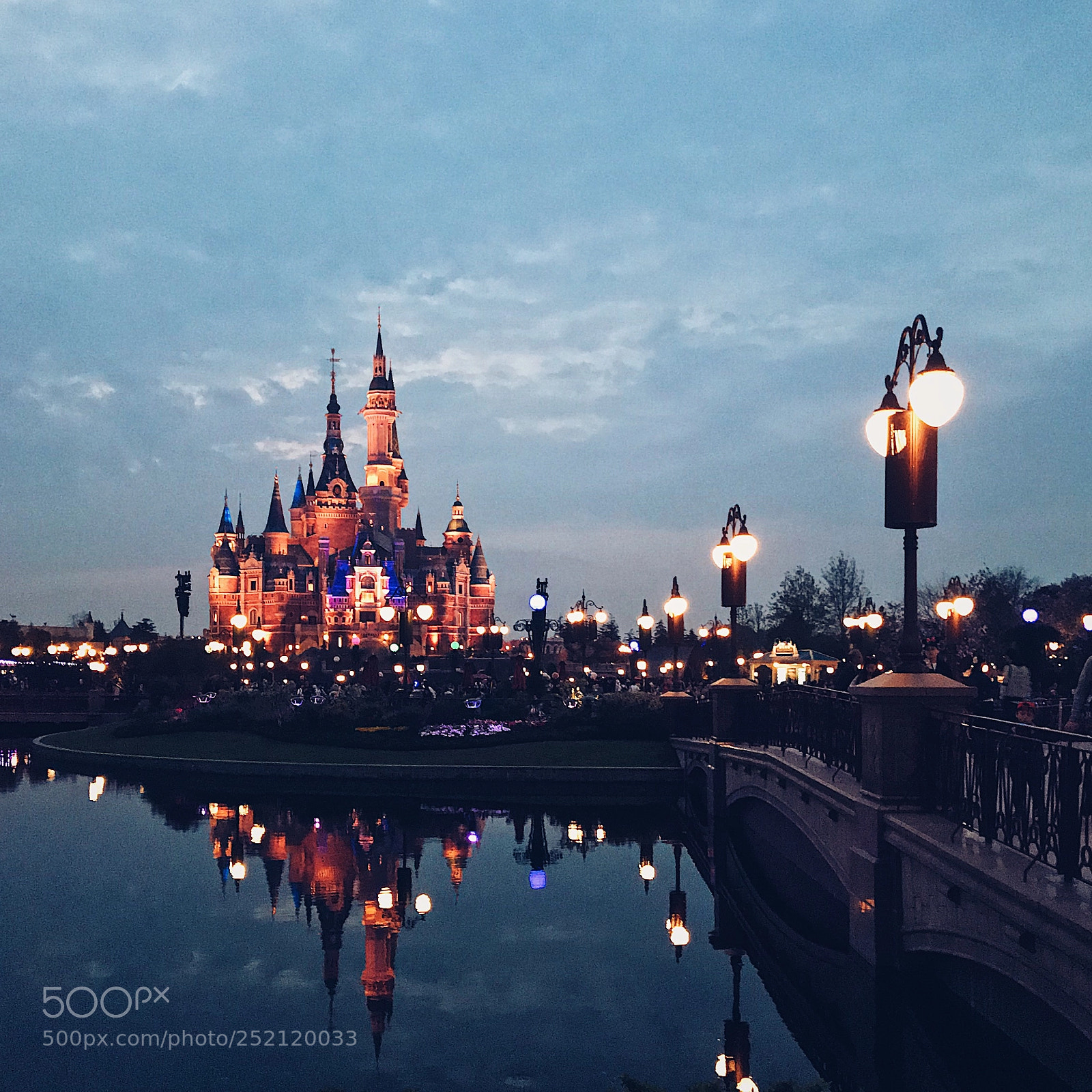Apple iPhone 7 sample photo. Disney photography