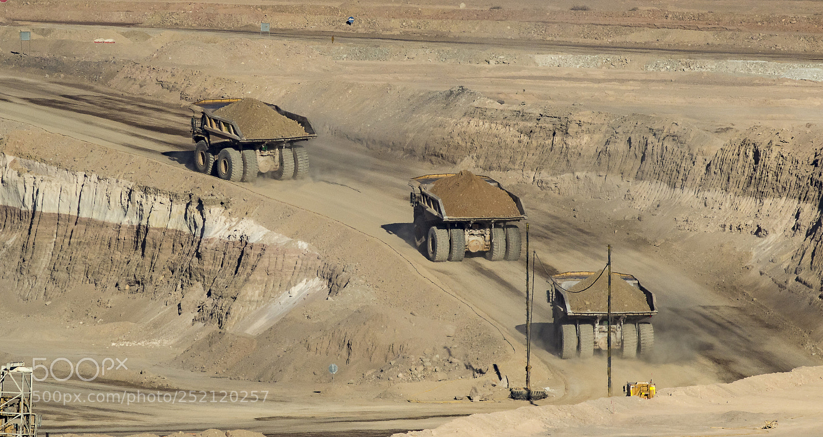 Canon EOS 600D (Rebel EOS T3i / EOS Kiss X5) sample photo. Extraction trucks photography