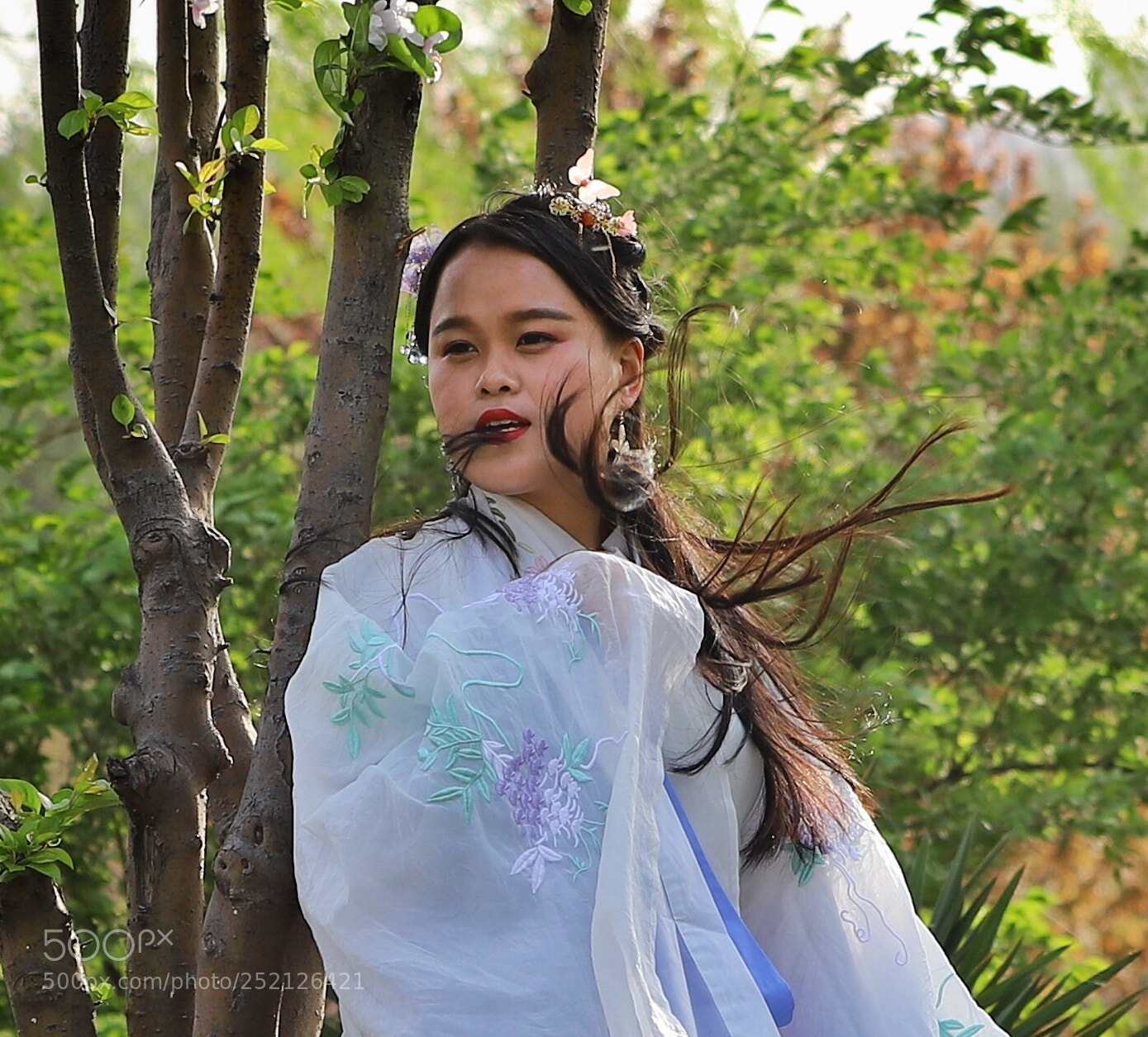 Canon EOS 6D Mark II sample photo. 风吹长发 photography