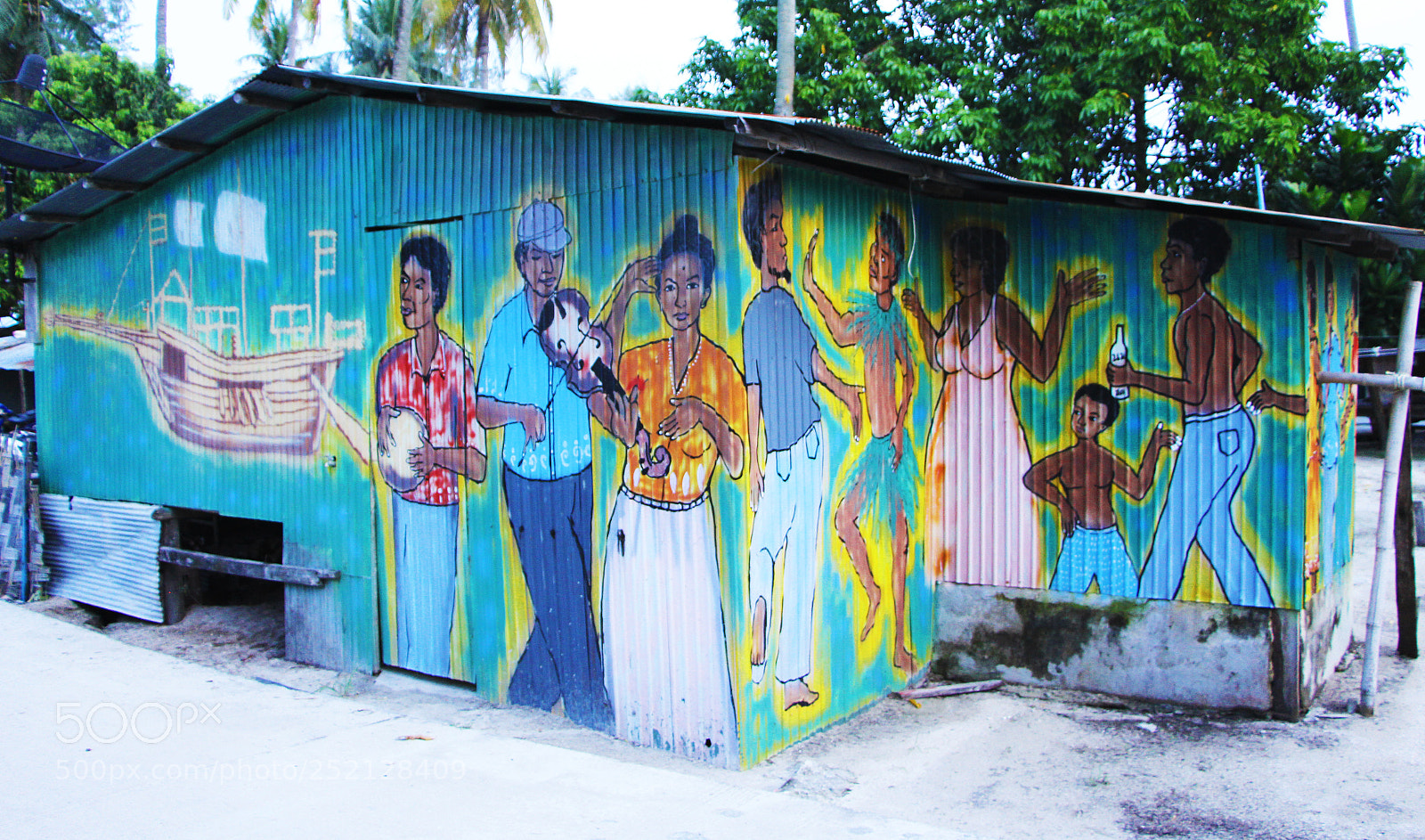 Canon EOS 650D (EOS Rebel T4i / EOS Kiss X6i) sample photo. Graffiti village house photography