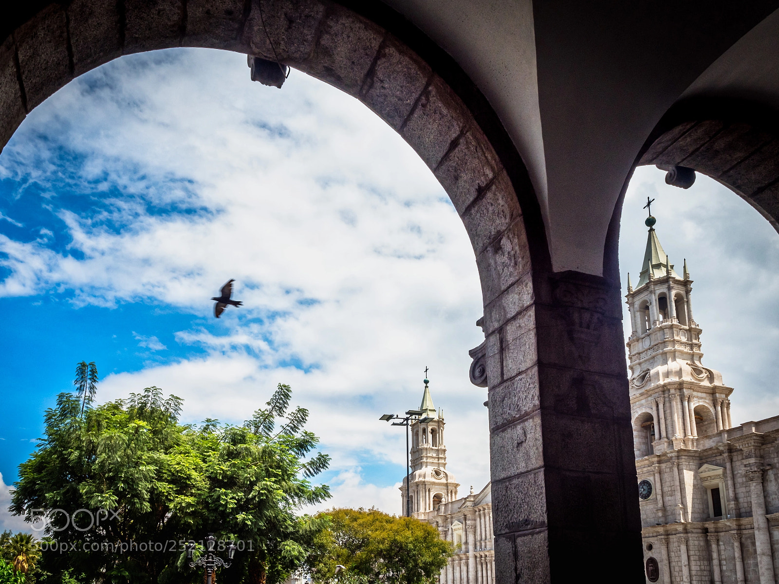 Olympus OM-D E-M5 II sample photo. Plaza de armas kopie photography