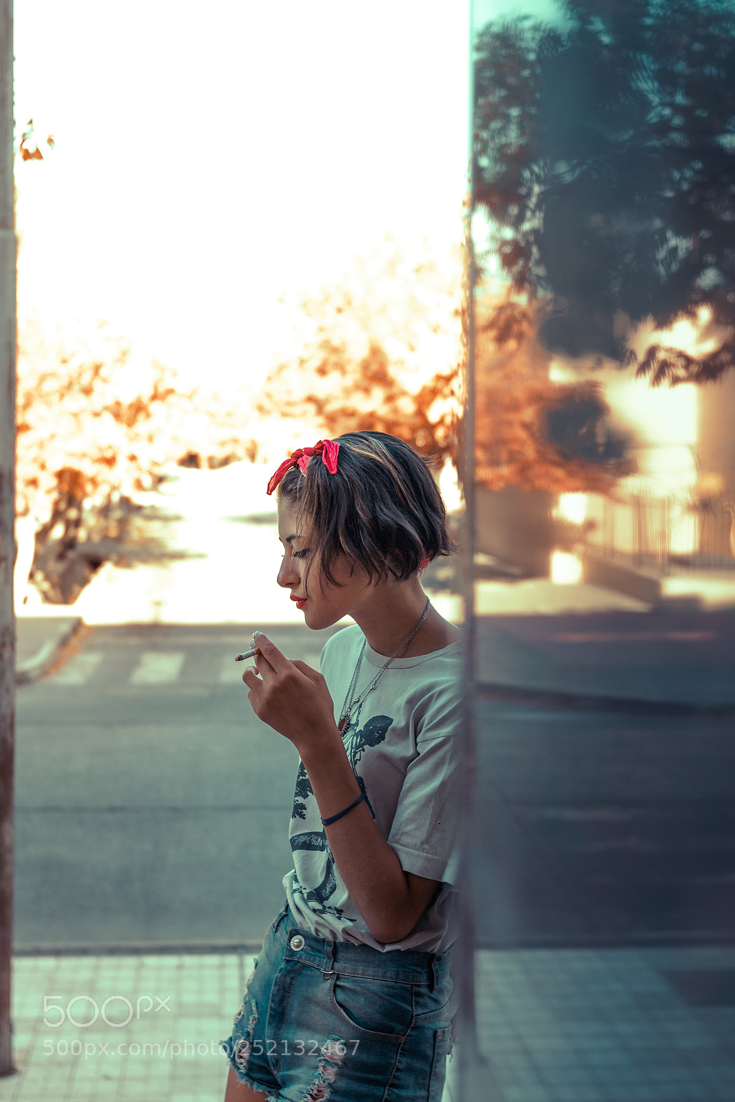 Canon EOS 700D (EOS Rebel T5i / EOS Kiss X7i) sample photo. Waiting, smoking photography