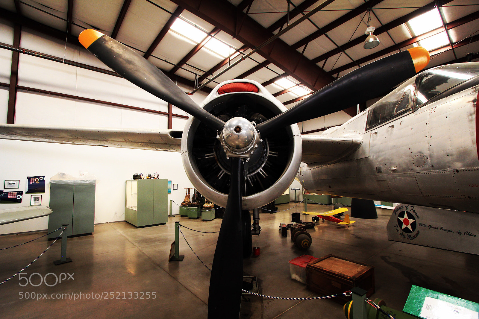 Canon EOS 550D (EOS Rebel T2i / EOS Kiss X4) sample photo. The propeller is huge!  photography