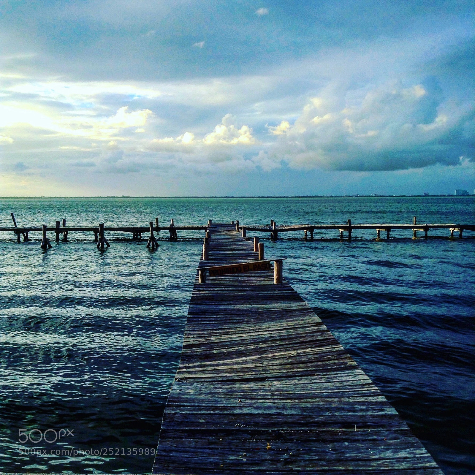 Apple iPod touch sample photo. Muelle photography