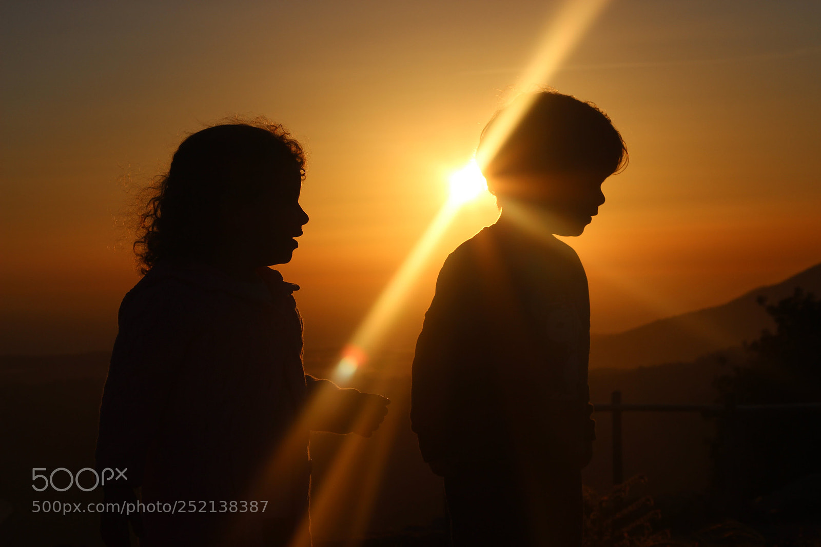 Canon EOS 600D (Rebel EOS T3i / EOS Kiss X5) + Canon EF 50mm F1.8 II sample photo. End of day photography
