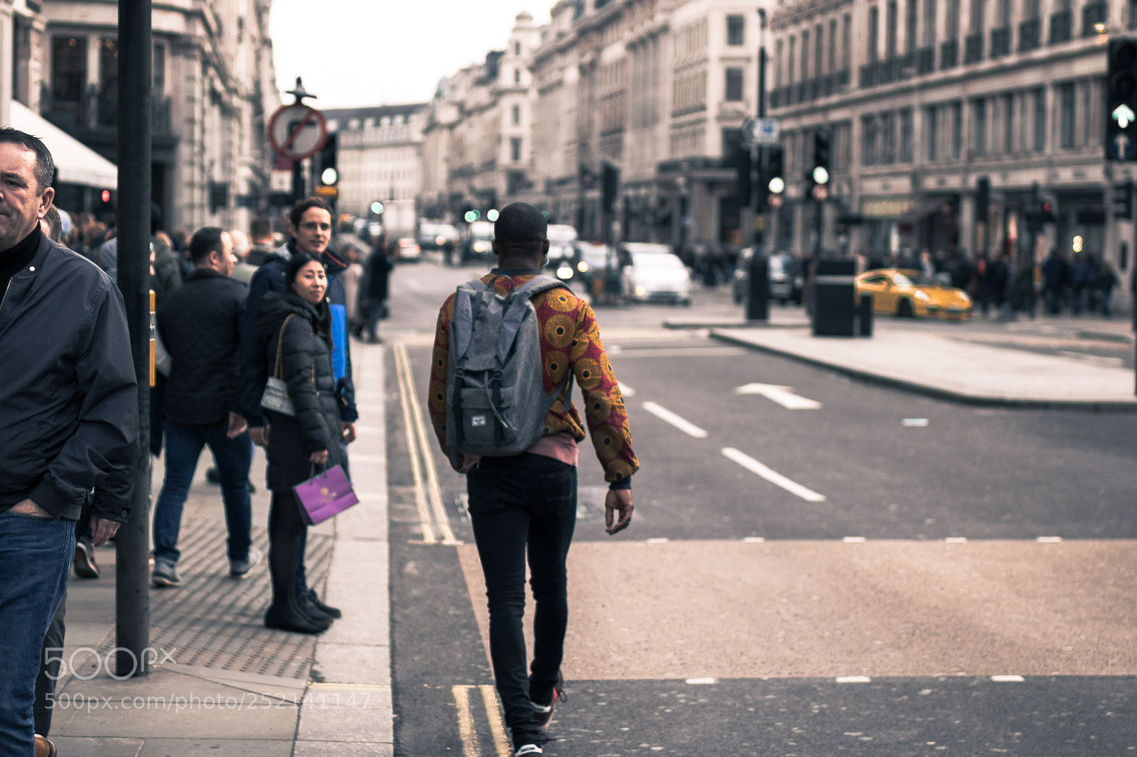 Canon EOS 750D (EOS Rebel T6i / EOS Kiss X8i) sample photo. At regent street photography