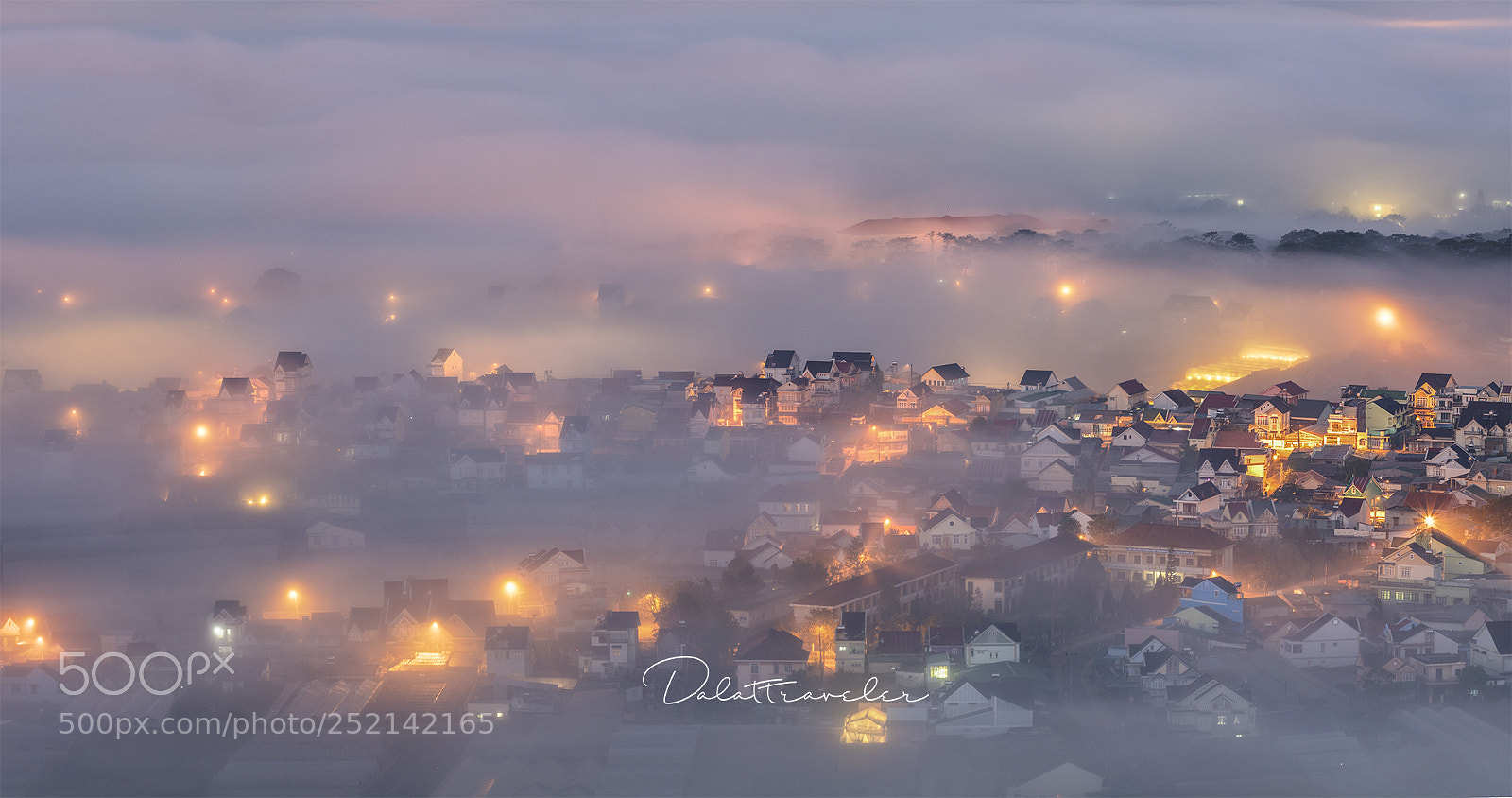 Canon EOS 5DS R sample photo. City in fog photography