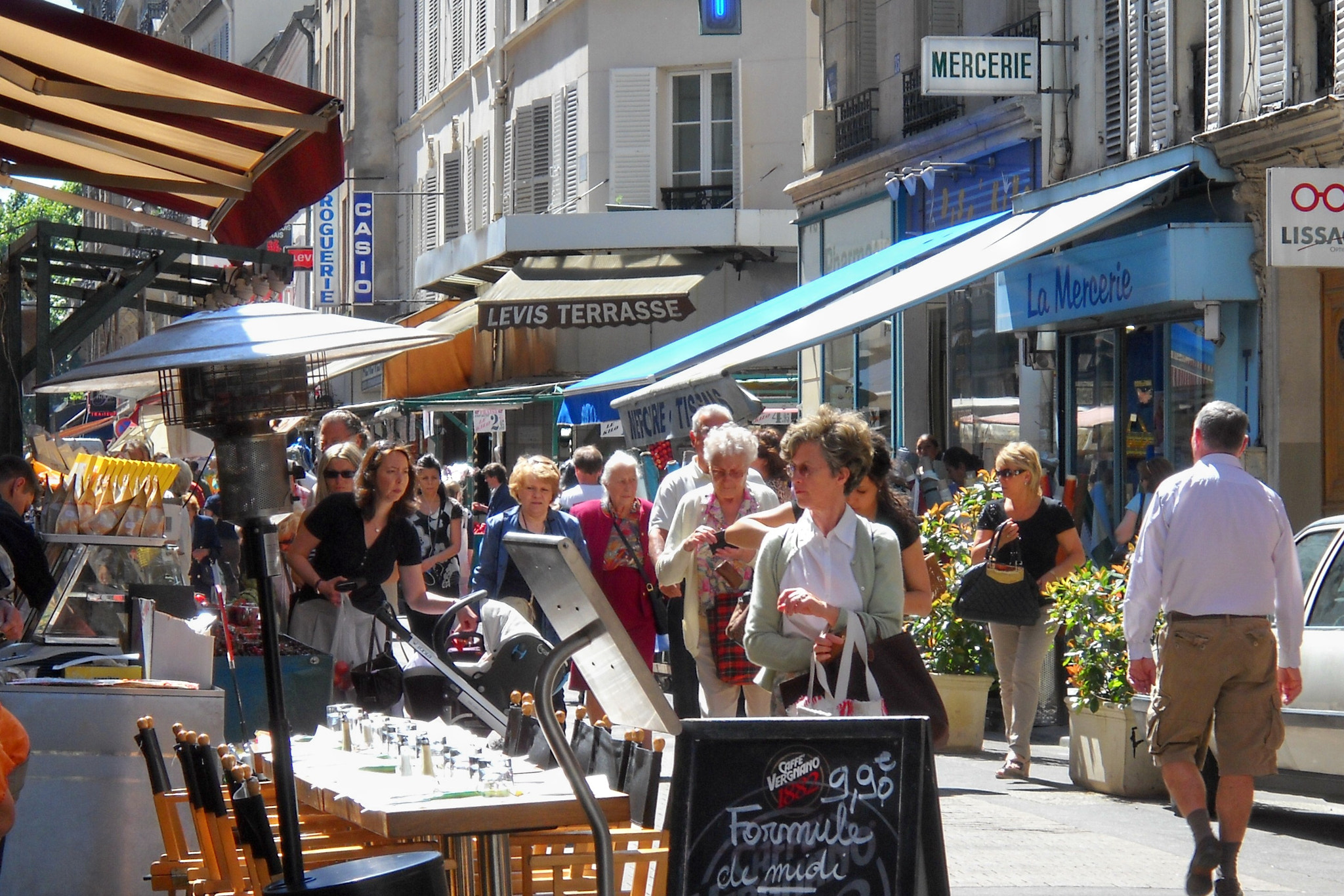 Nikon Coolpix L20 sample photo. Rue des levis marketing photography