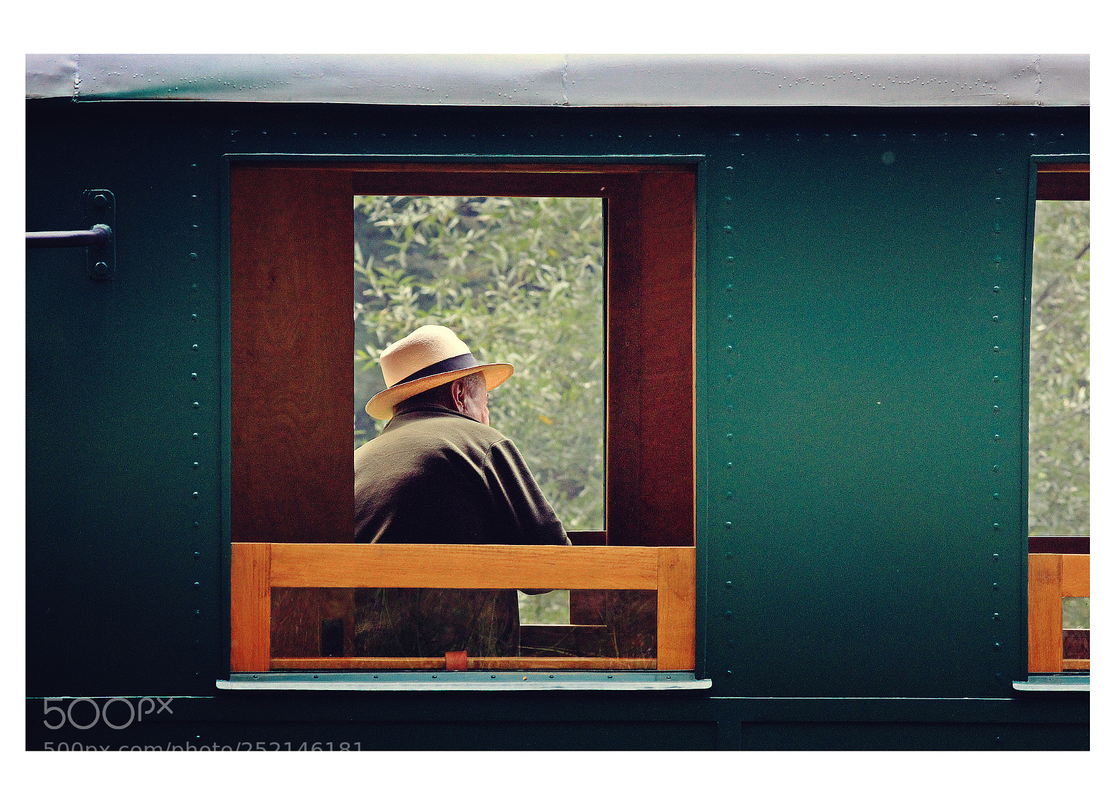 Canon EOS 60D sample photo. The commuter photography