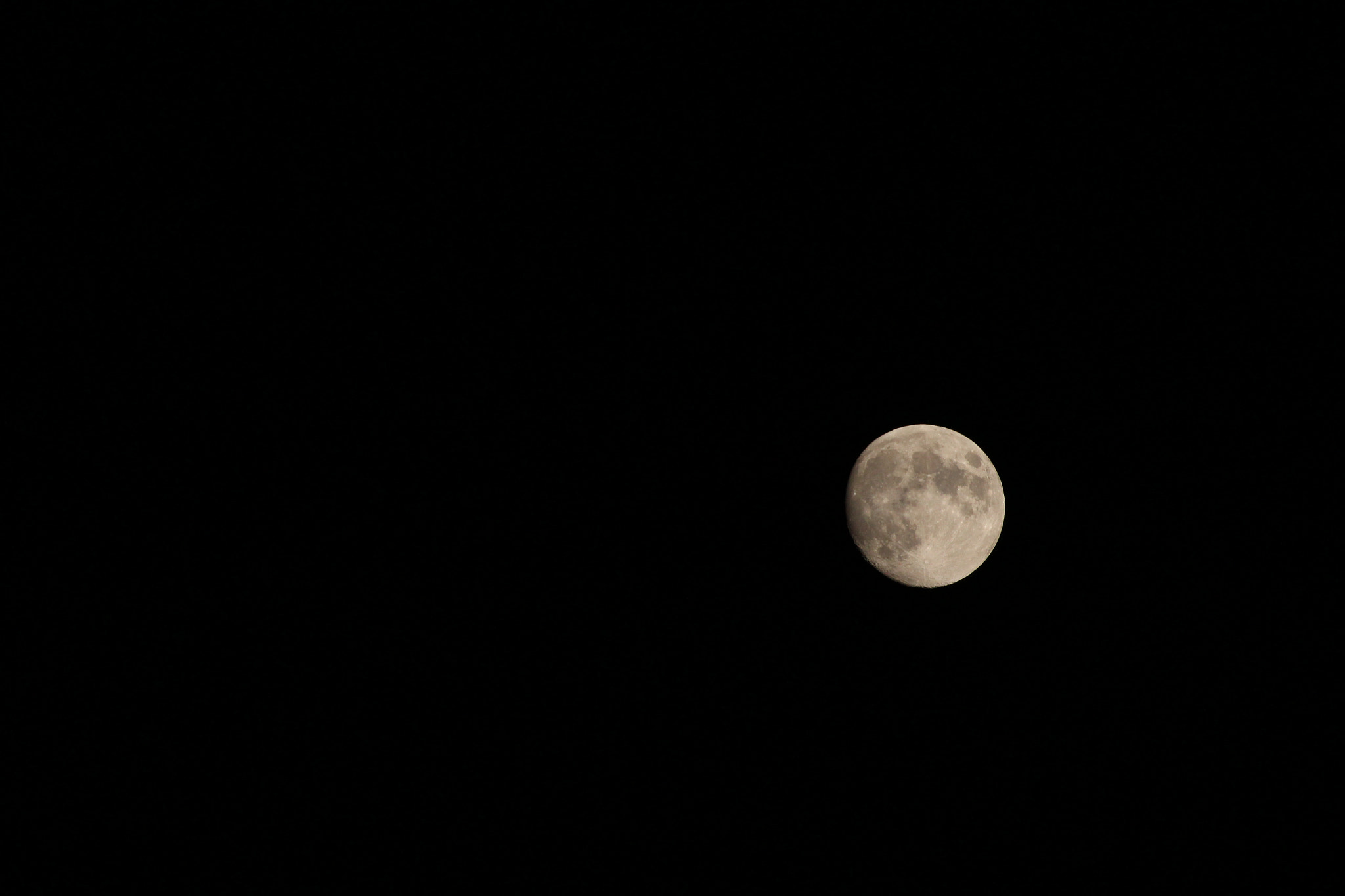 Canon EOS 100D (EOS Rebel SL1 / EOS Kiss X7) + Tamron SP 35mm F1.8 Di VC USD sample photo. Moonlight photography