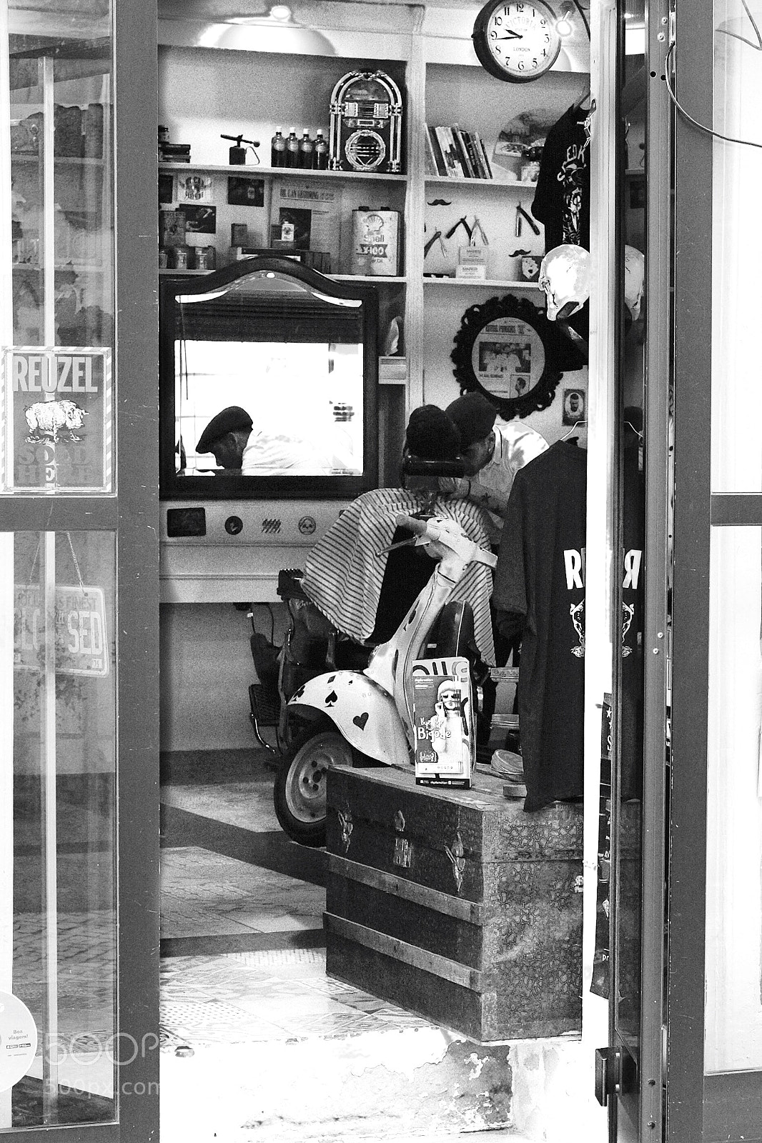 Fujifilm X-E2 sample photo. The barber shop photography