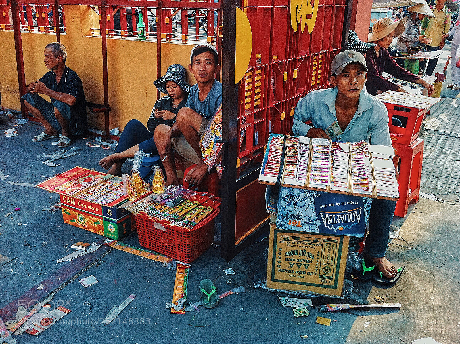 Apple iPhone 4 sample photo. Street vendors photography