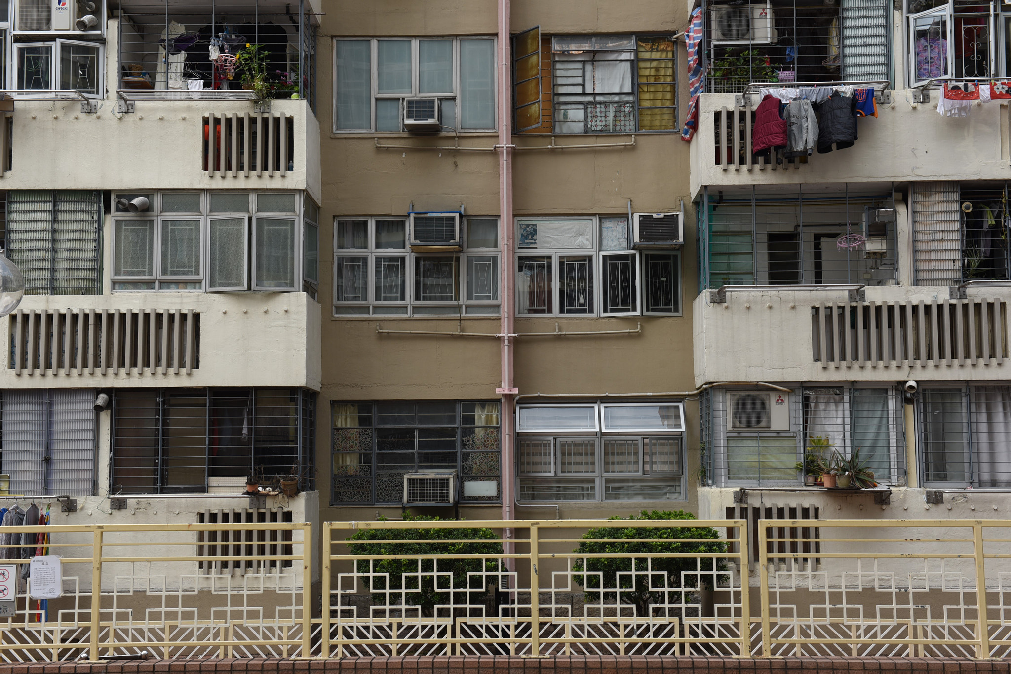 Nikon AF-S Nikkor 24-70mm F2.8G ED sample photo. Wall photography