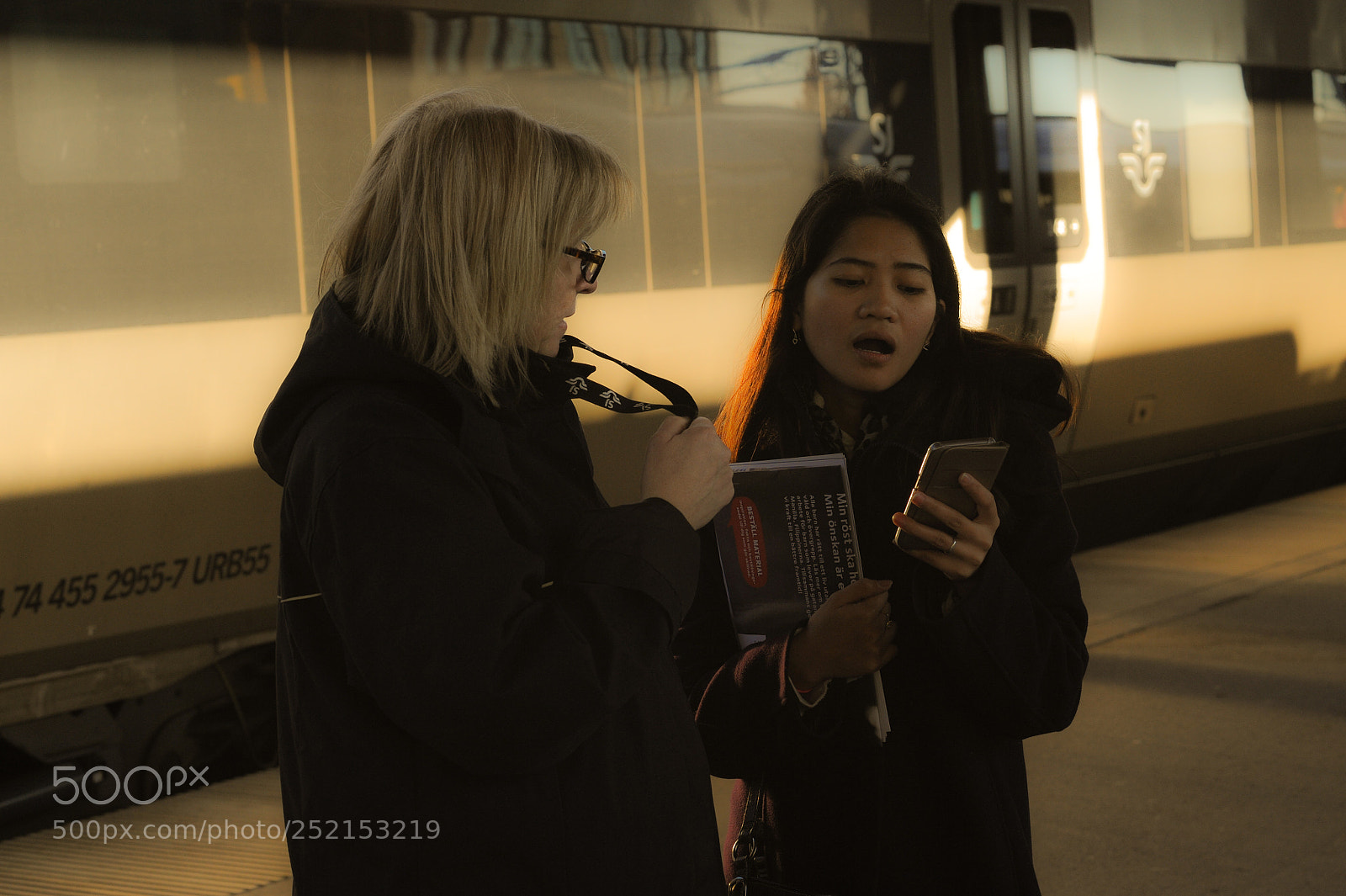 Nikon D700 sample photo. Two ladies at the photography