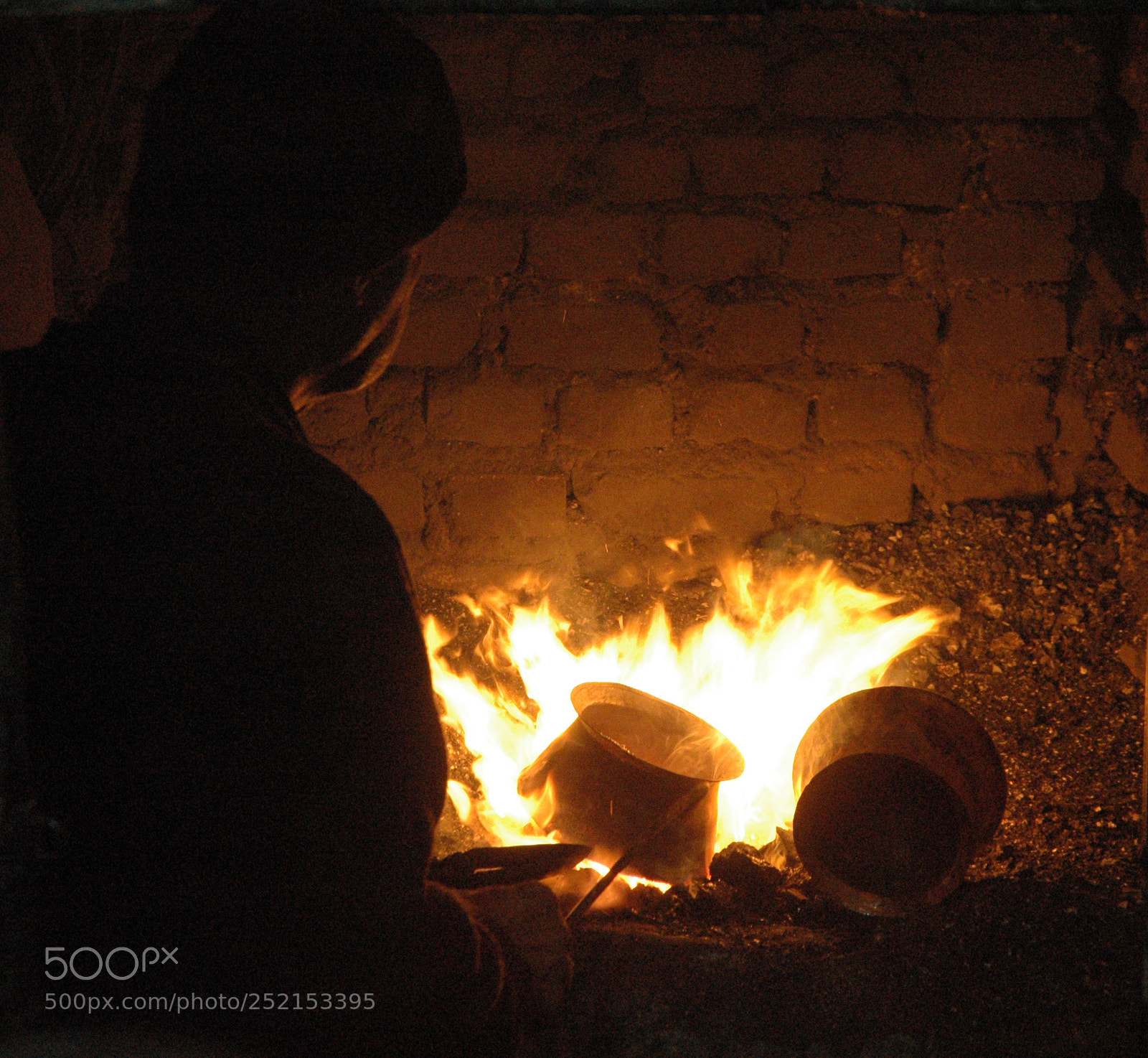 Nikon D70 sample photo. Copper pot boiling stage photography