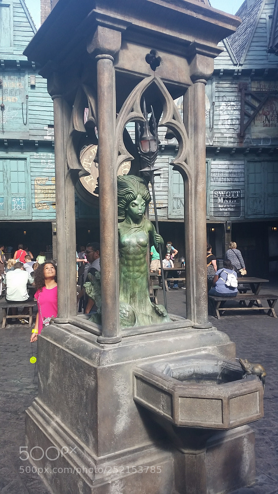 Samsung Galaxy S5 sample photo. Mermaid fountain photography