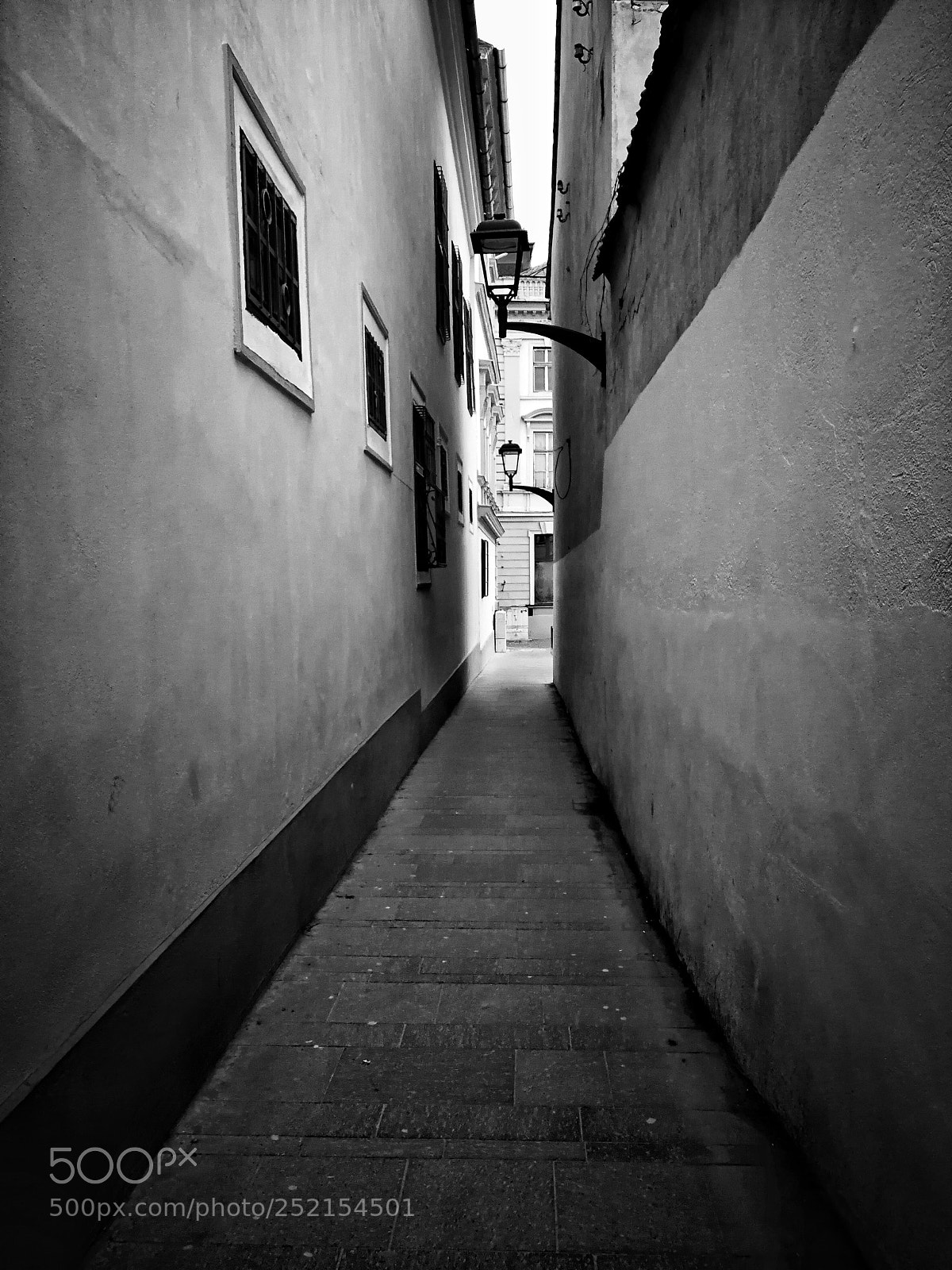 HUAWEI P10 sample photo. *hidden alley* photography