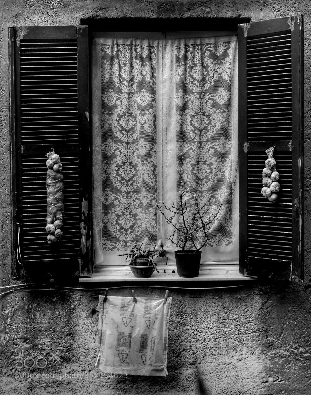 Fujifilm X100F sample photo. Ventana de la nonna. photography