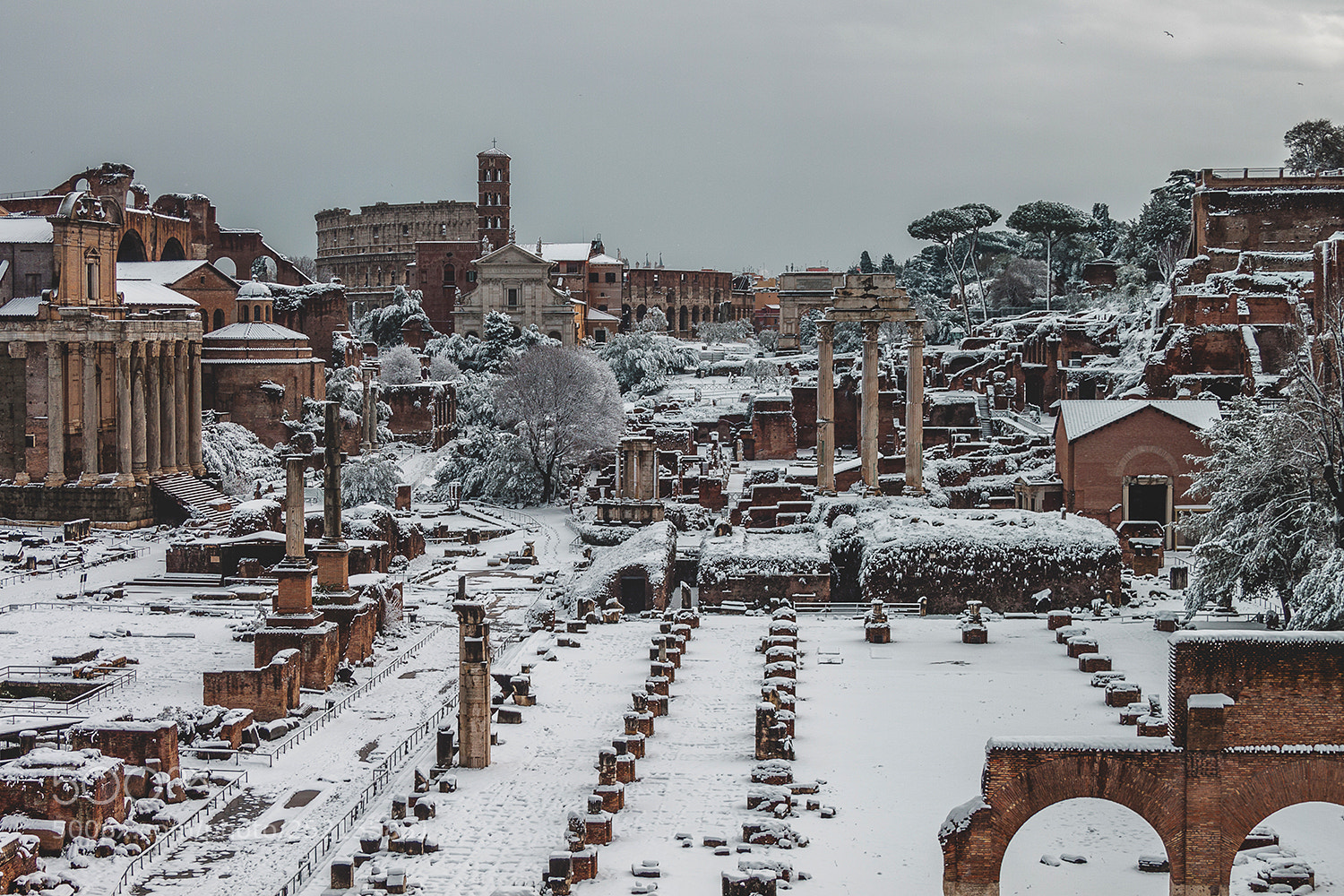 Canon EOS 500D (EOS Rebel T1i / EOS Kiss X3) sample photo. Rome under the snow photography