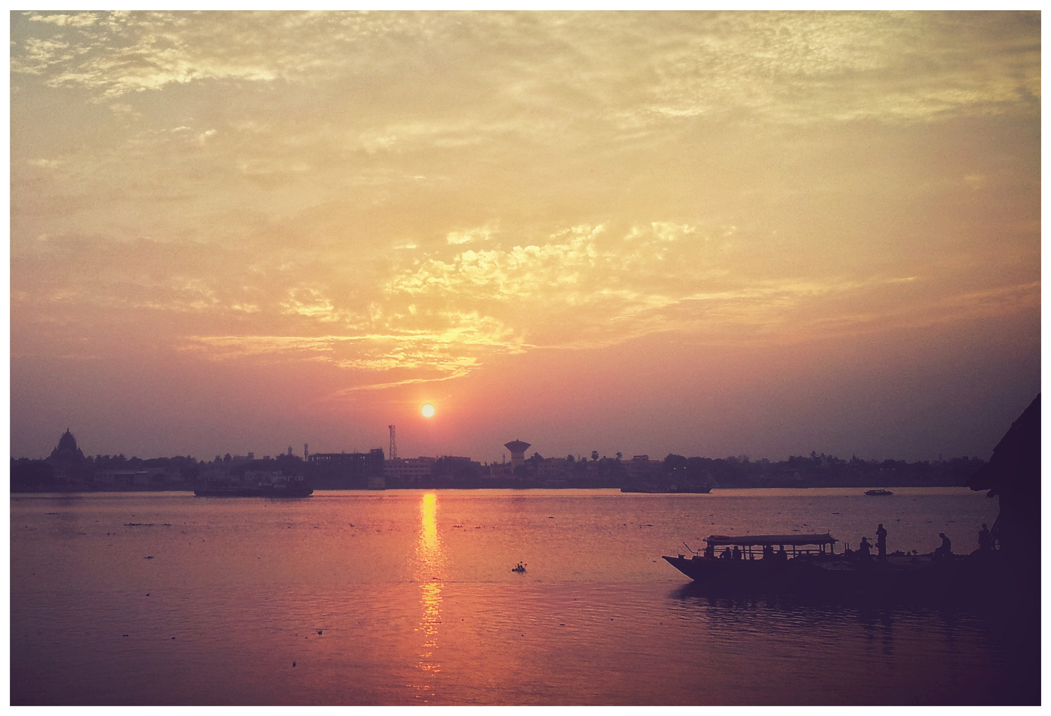 Samsung Galaxy Note sample photo. Loneliness add a beauty to life. it gives a special burn to sun set and makes the night air smell... photography