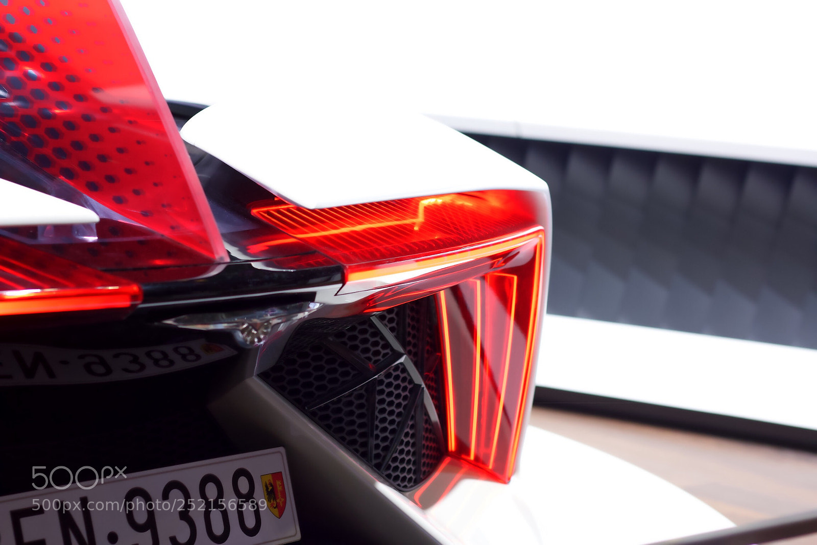 Canon EOS 600D (Rebel EOS T3i / EOS Kiss X5) sample photo. Red lines, white lights photography