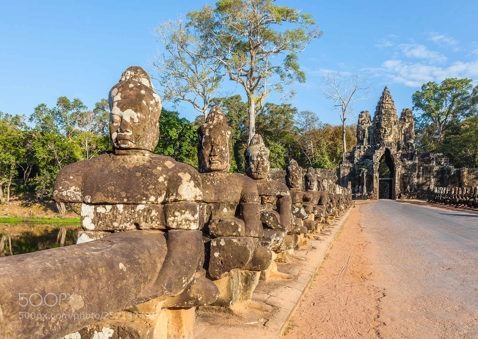 Canon EOS 5D Mark II sample photo. Road to angkor thom photography