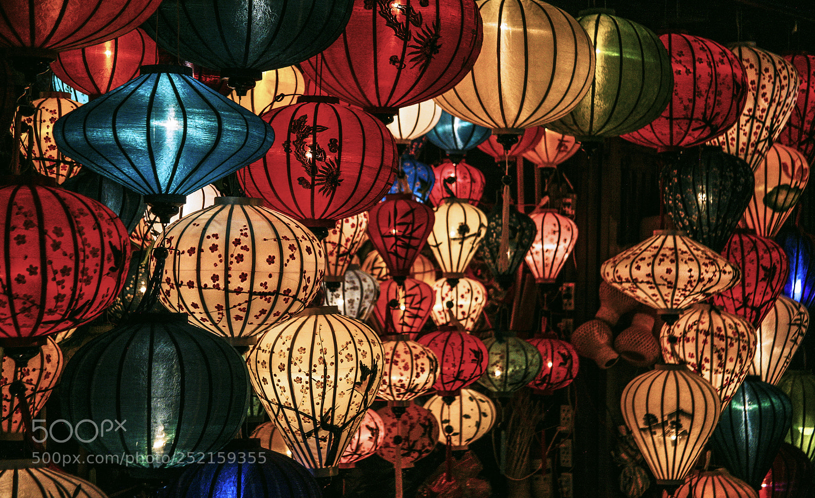 Canon EOS 5D sample photo. Colourful anterns at hoi photography