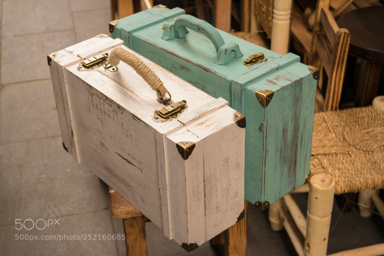 Samsung NX2000 sample photo. Suitcases photography