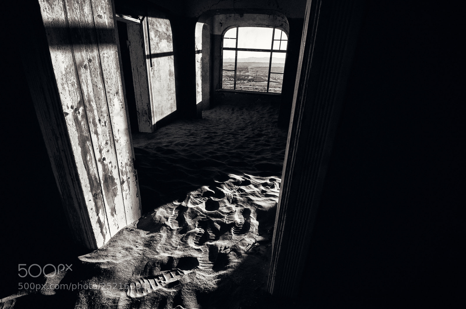 Nikon D7000 sample photo. Abandoned building in kolmanskop photography