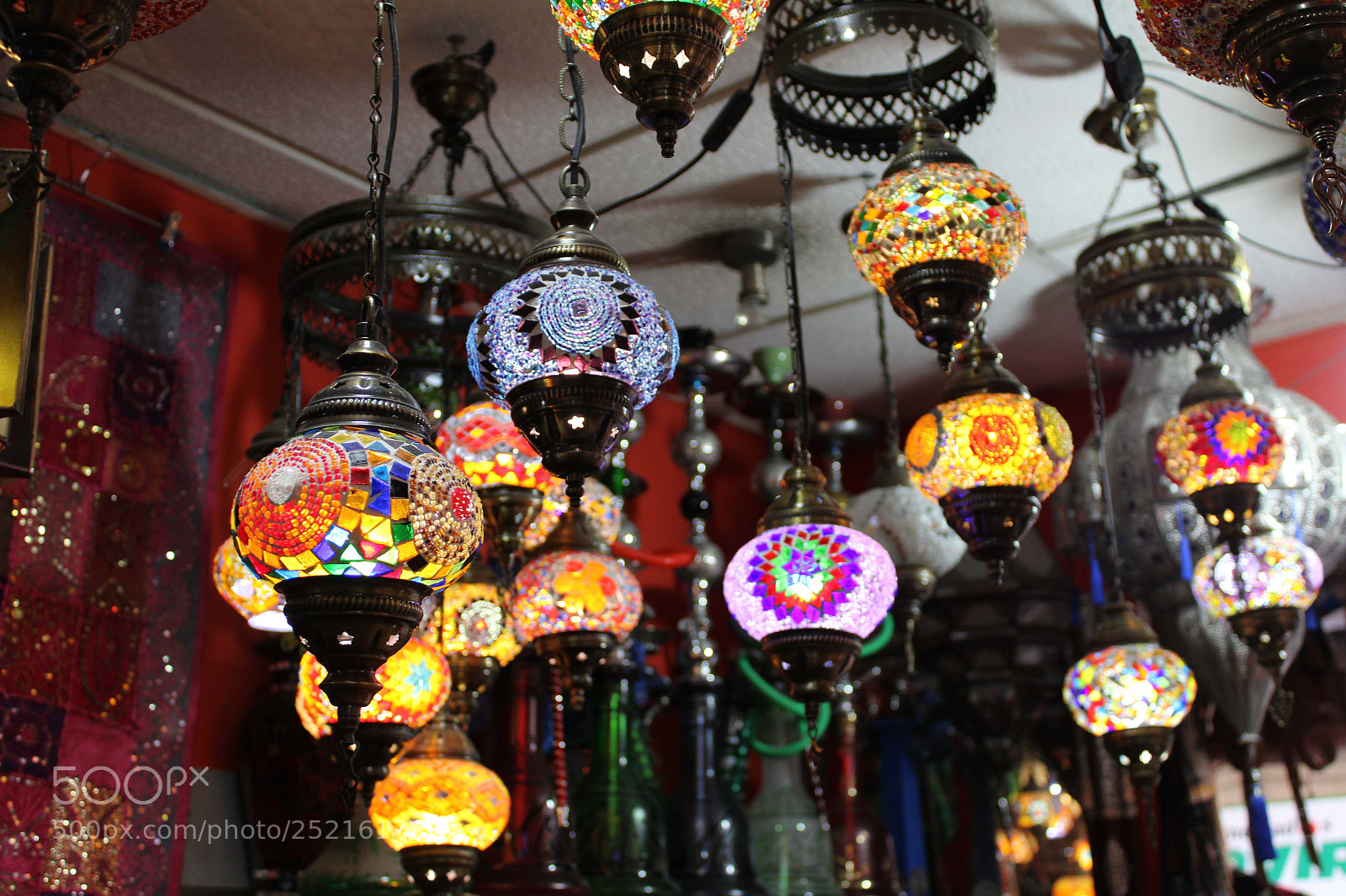 Canon EOS 1200D (EOS Rebel T5 / EOS Kiss X70 / EOS Hi) sample photo. Arab lamps in albayzin photography