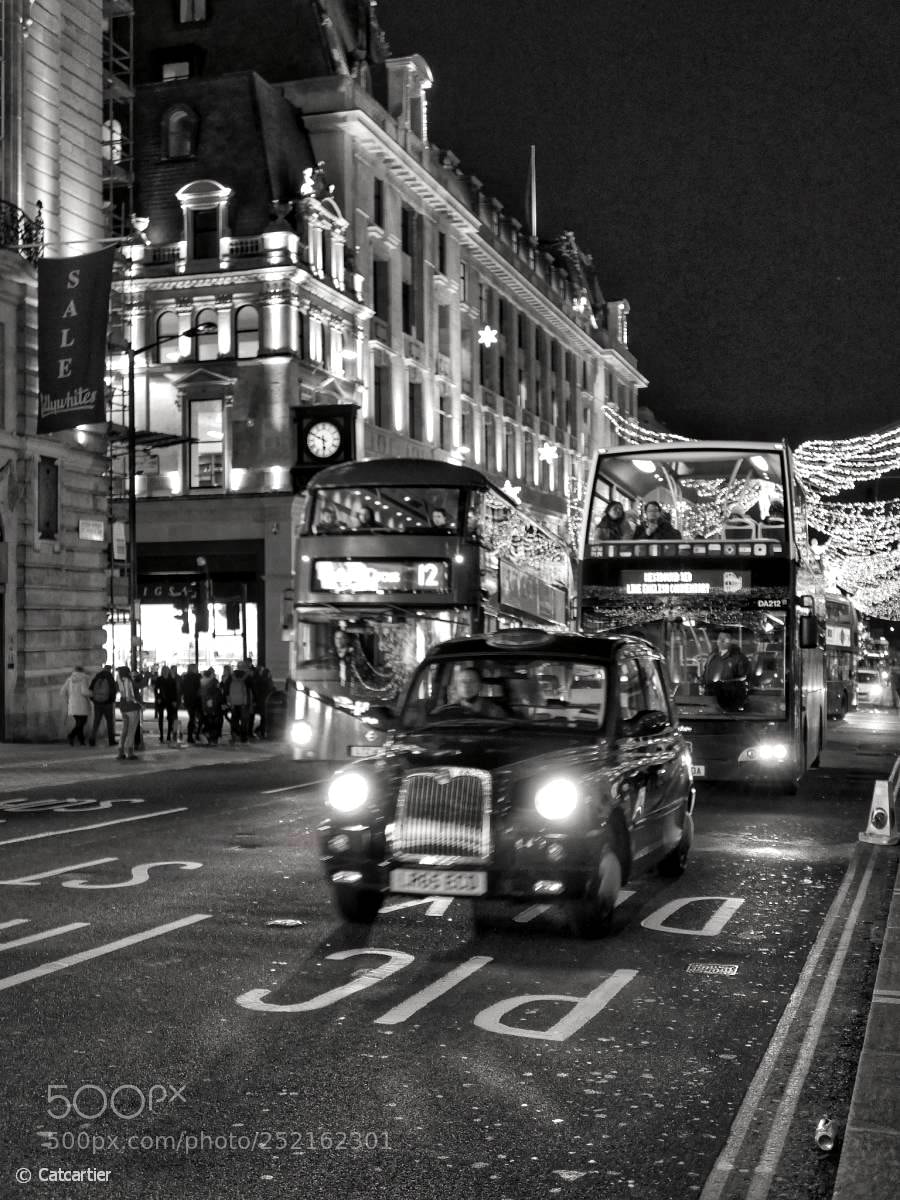 Panasonic Lumix DMC-LX100 sample photo. Traffic and lights in photography